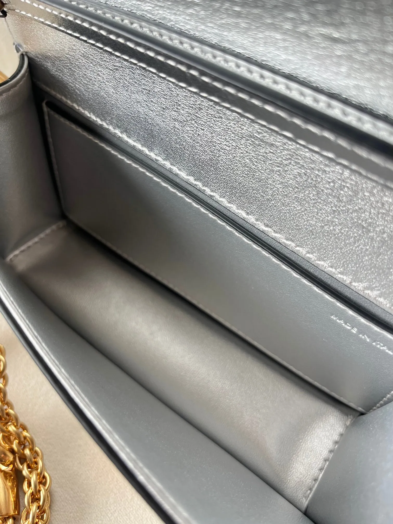 Valentino シルバー カalfレザー ハンドバッグ - 画像 (8)