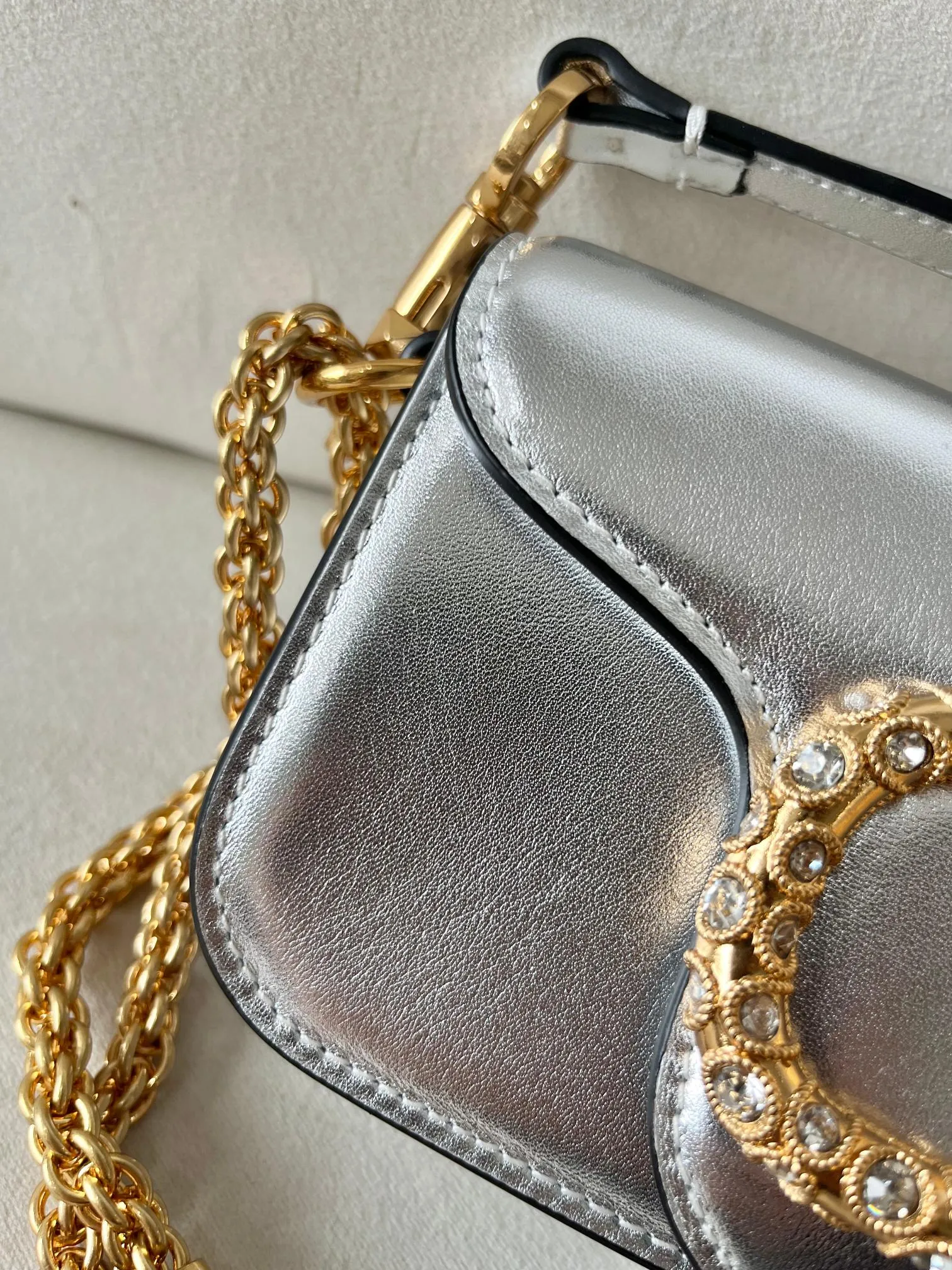 Valentino シルバー カalfレザー ハンドバッグ - 画像 (9)