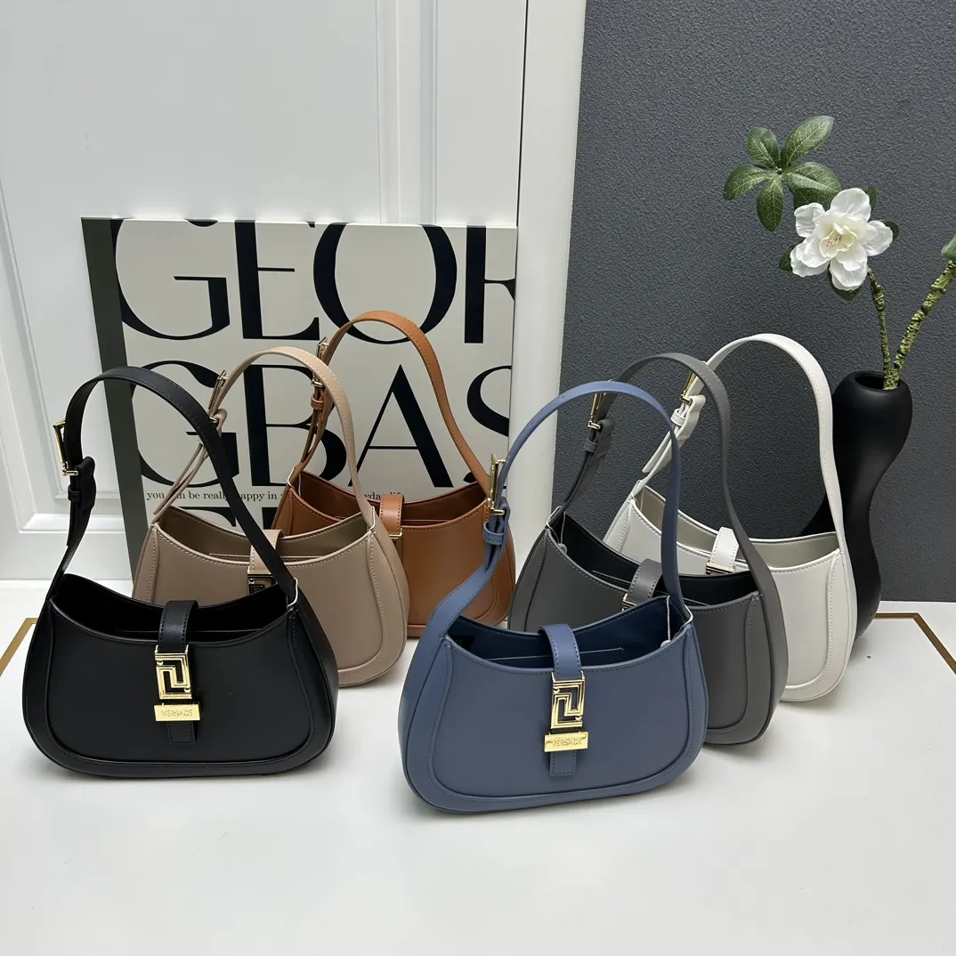 VERSACE 腋下包 ブルー レザー H03117 - 画像 (9)