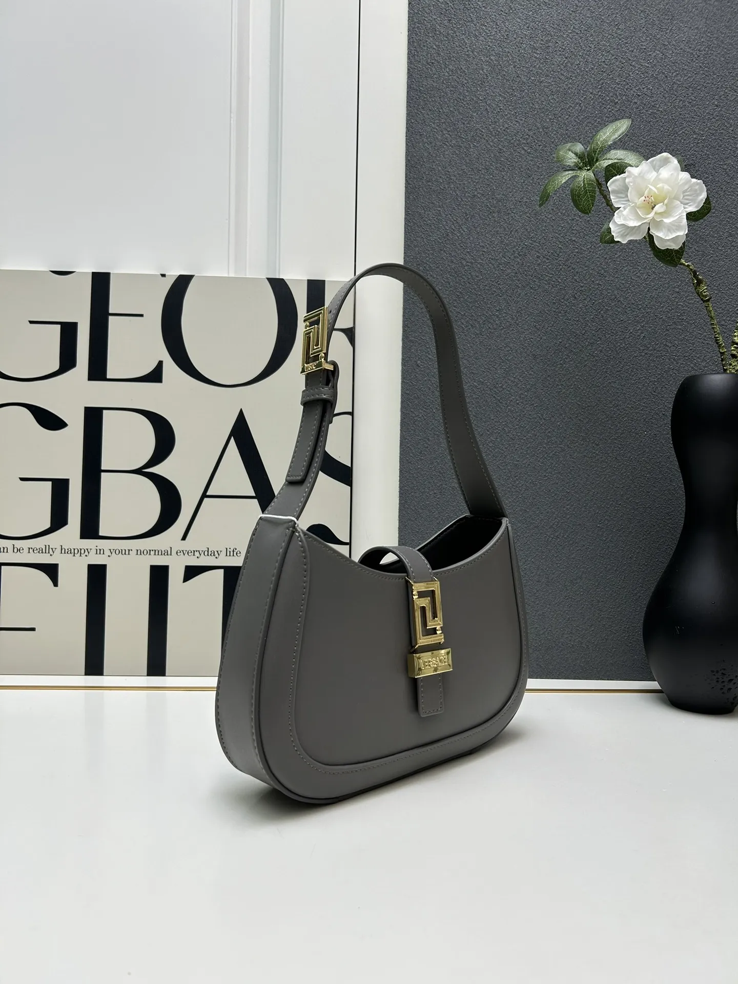 VERSACE グレー 腋下バッグ H03117 - 画像 (4)