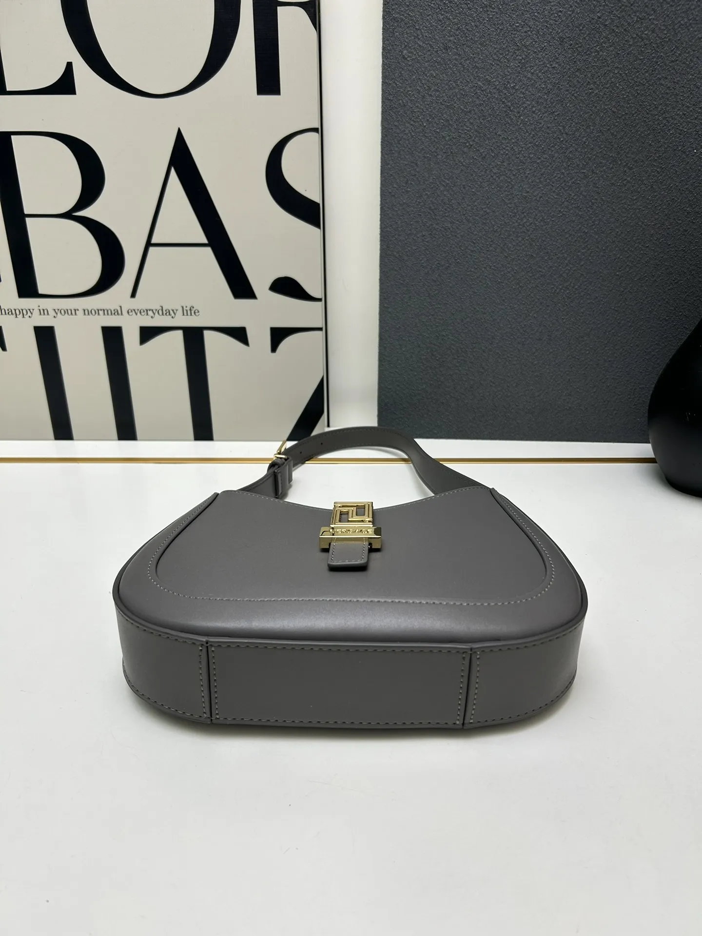 VERSACE グレー 腋下バッグ H03117 - 画像 (5)