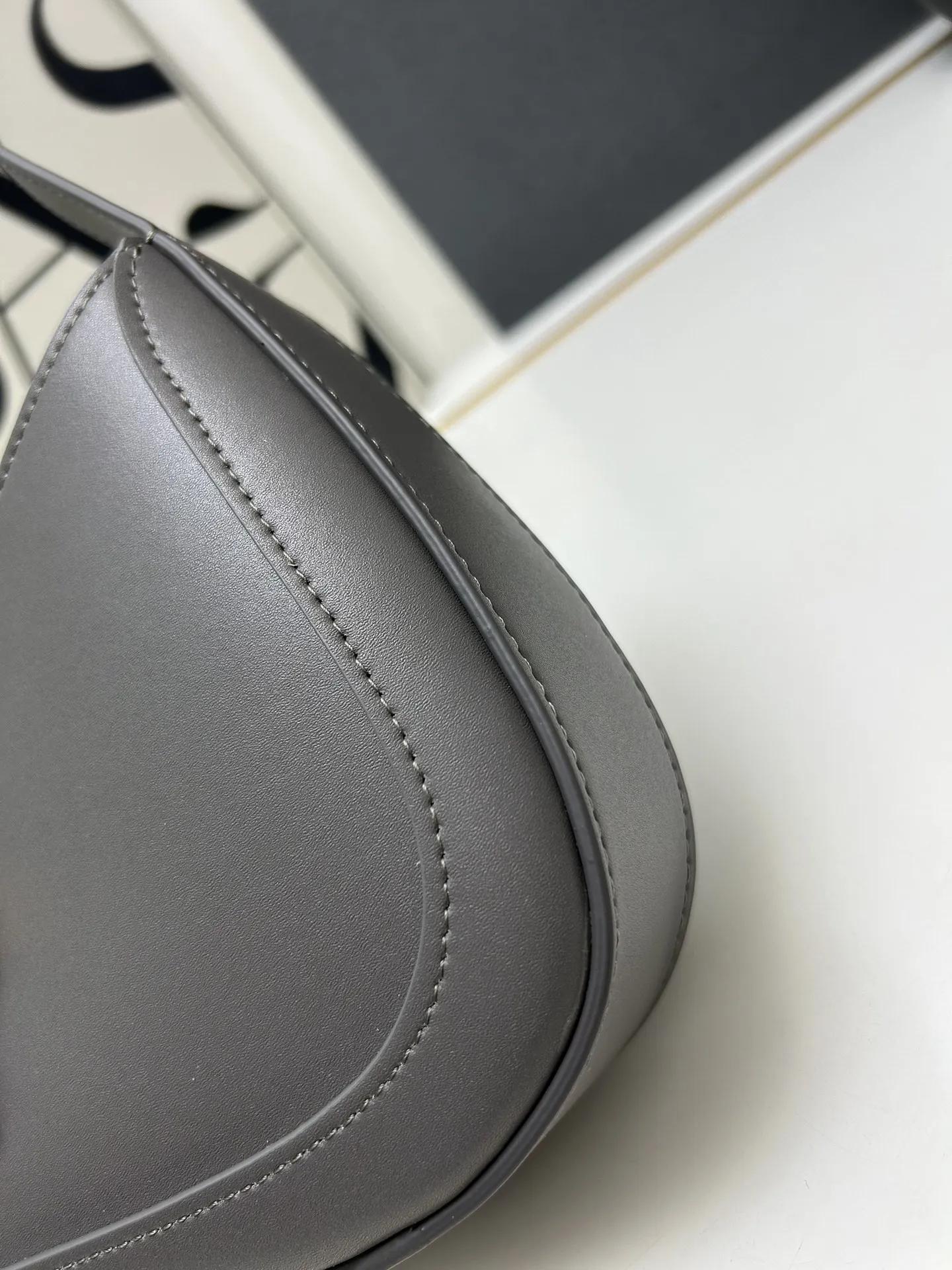 VERSACE グレー 腋下バッグ H03117 - 画像 (8)