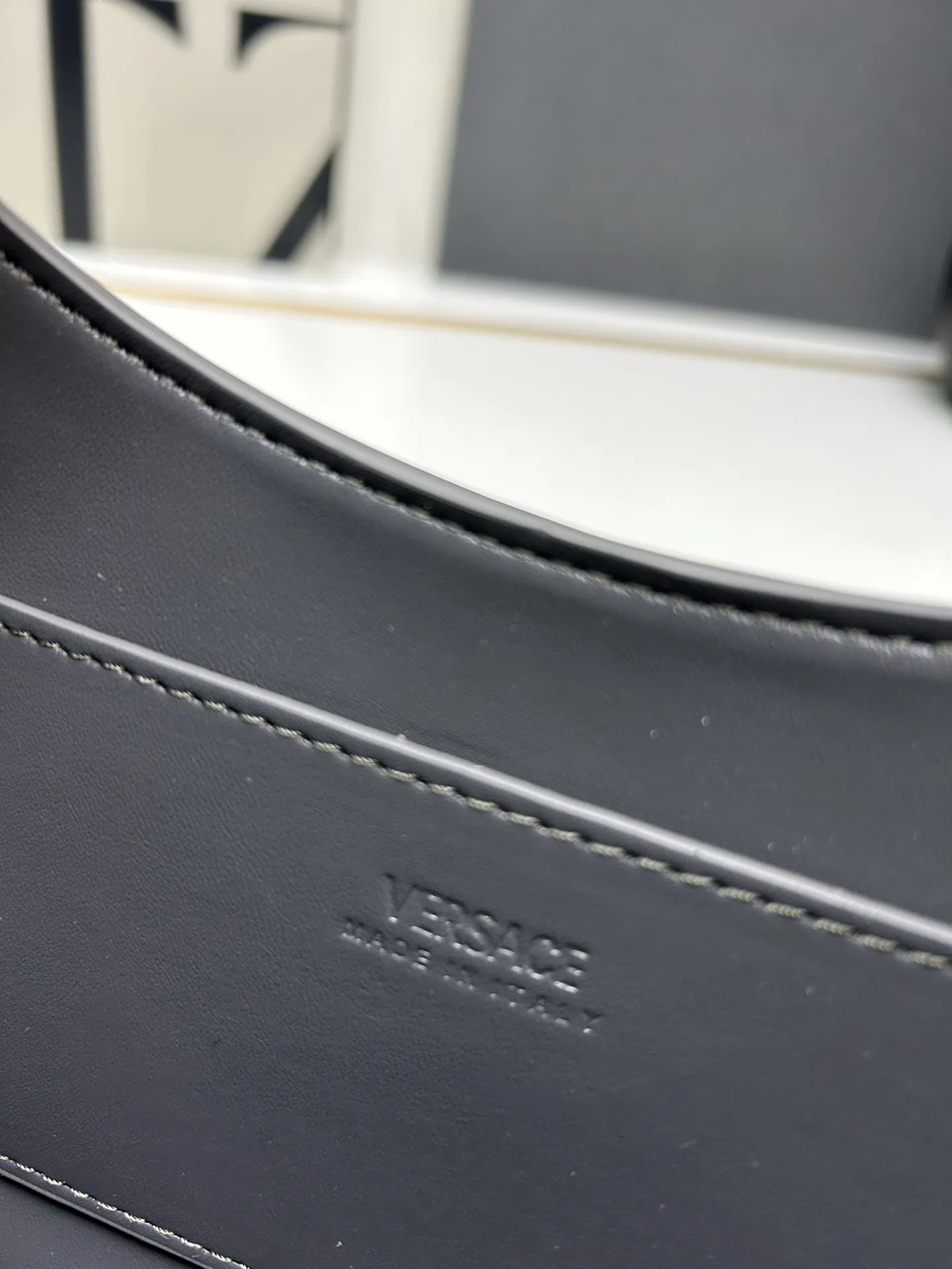 VERSACE グレー 腋下バッグ H03117 - 画像 (10)