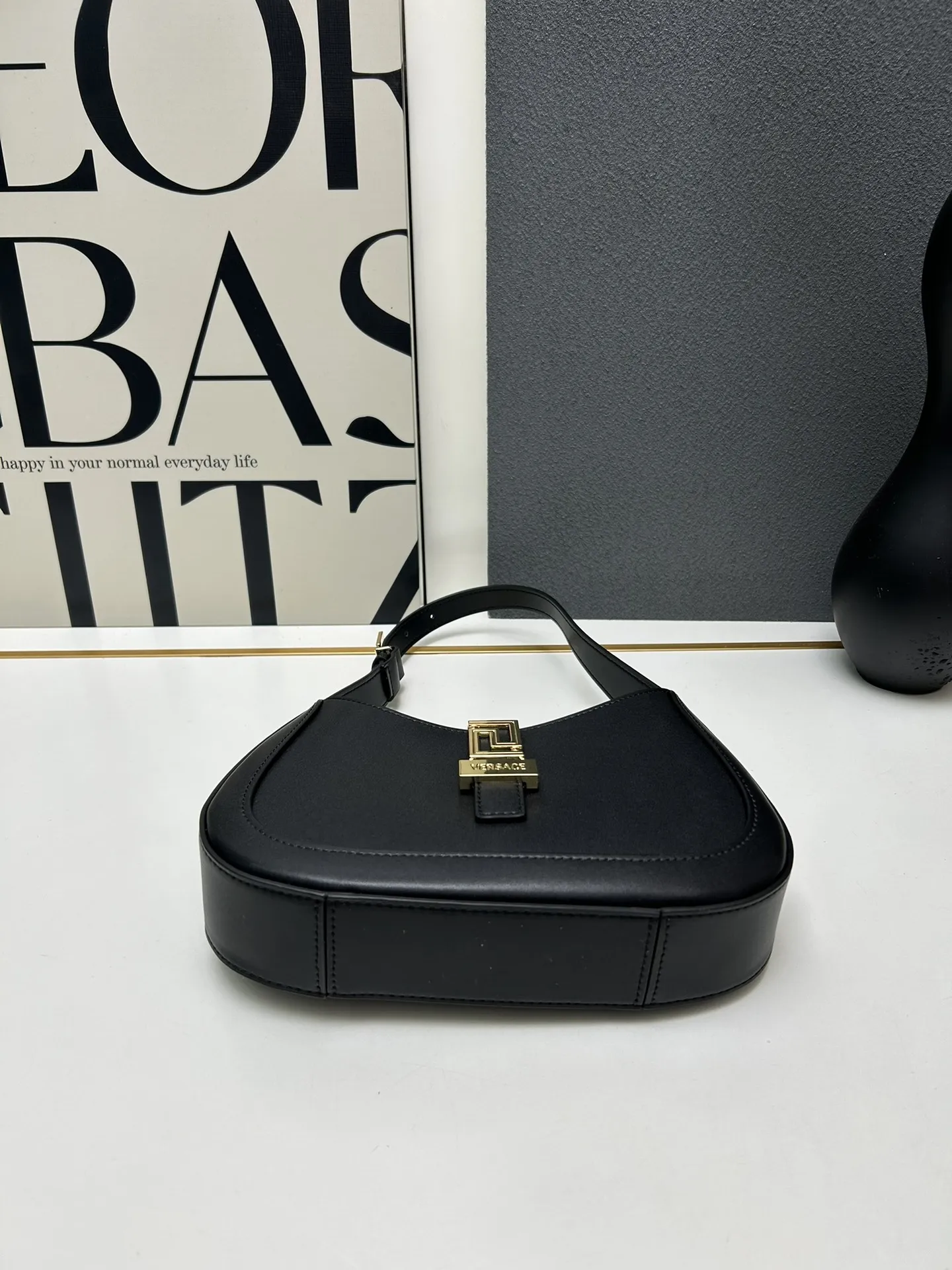 VERSACE 黒 腋下バッグ H03117 新作 - 画像 (5)