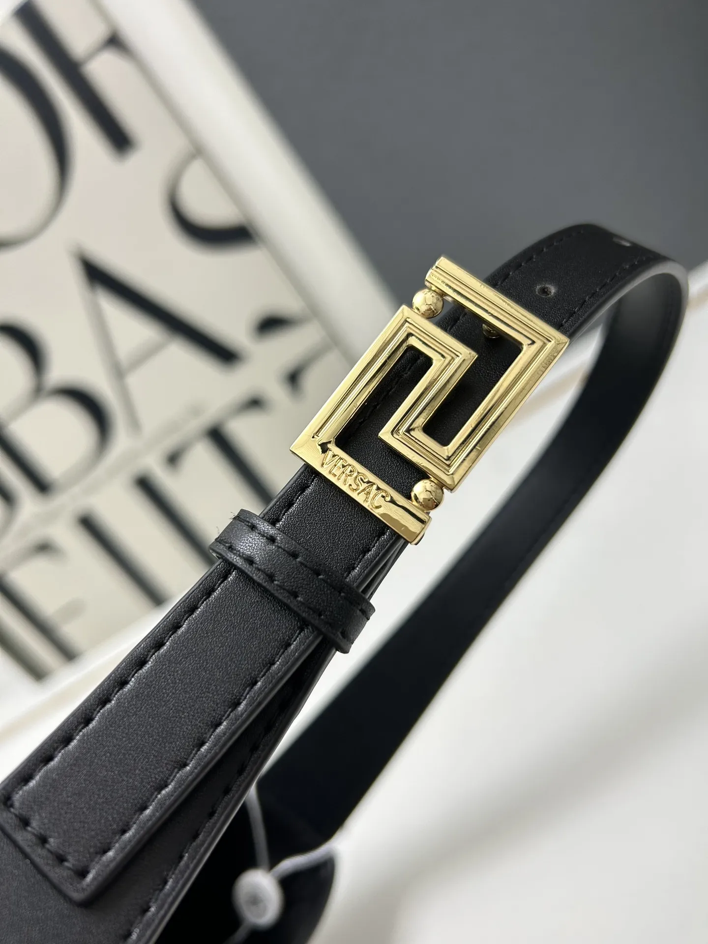 VERSACE 黒 腋下バッグ H03117 新作 - 画像 (7)