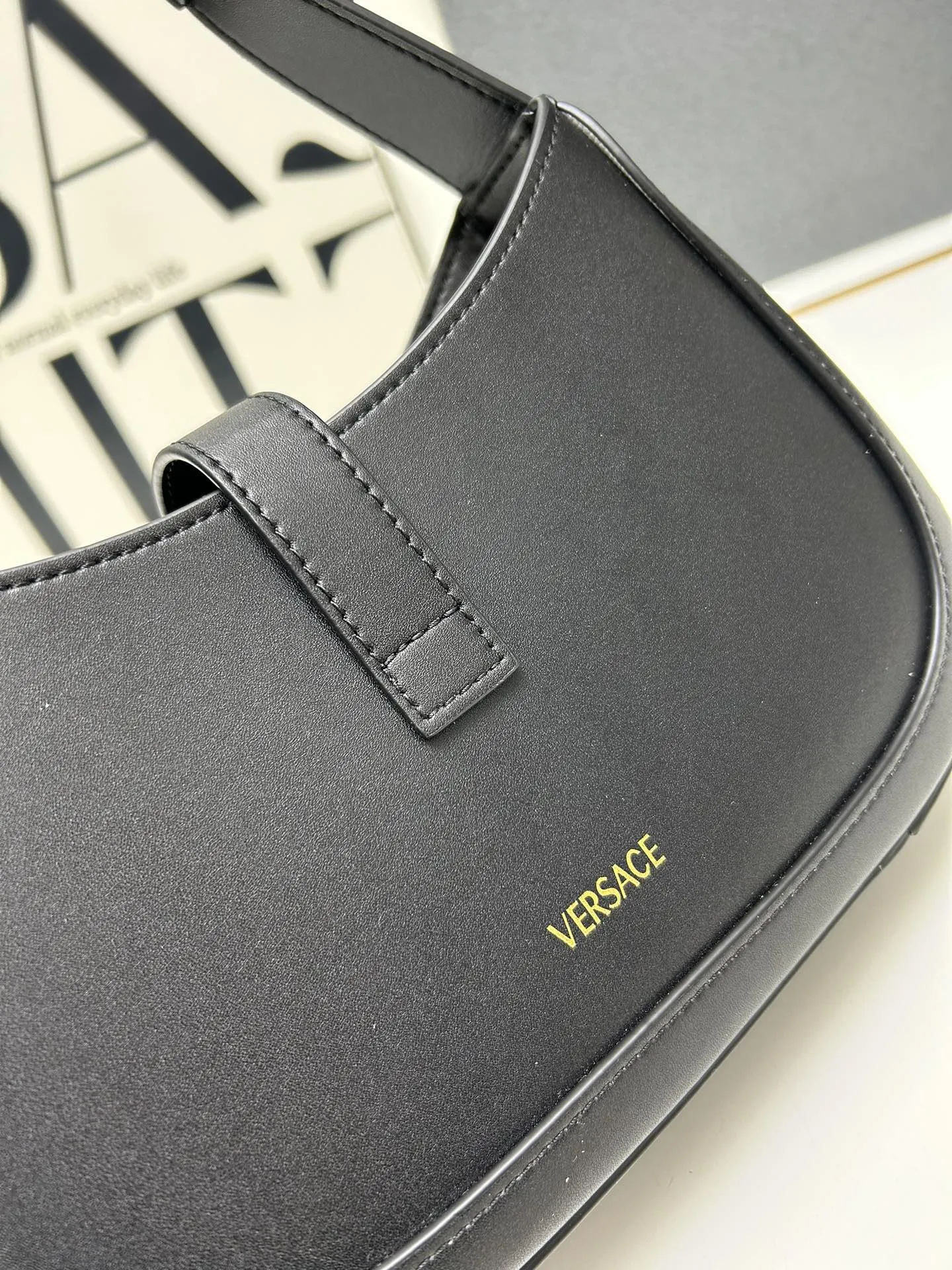 VERSACE 黒 腋下バッグ H03117 新作 - 画像 (8)