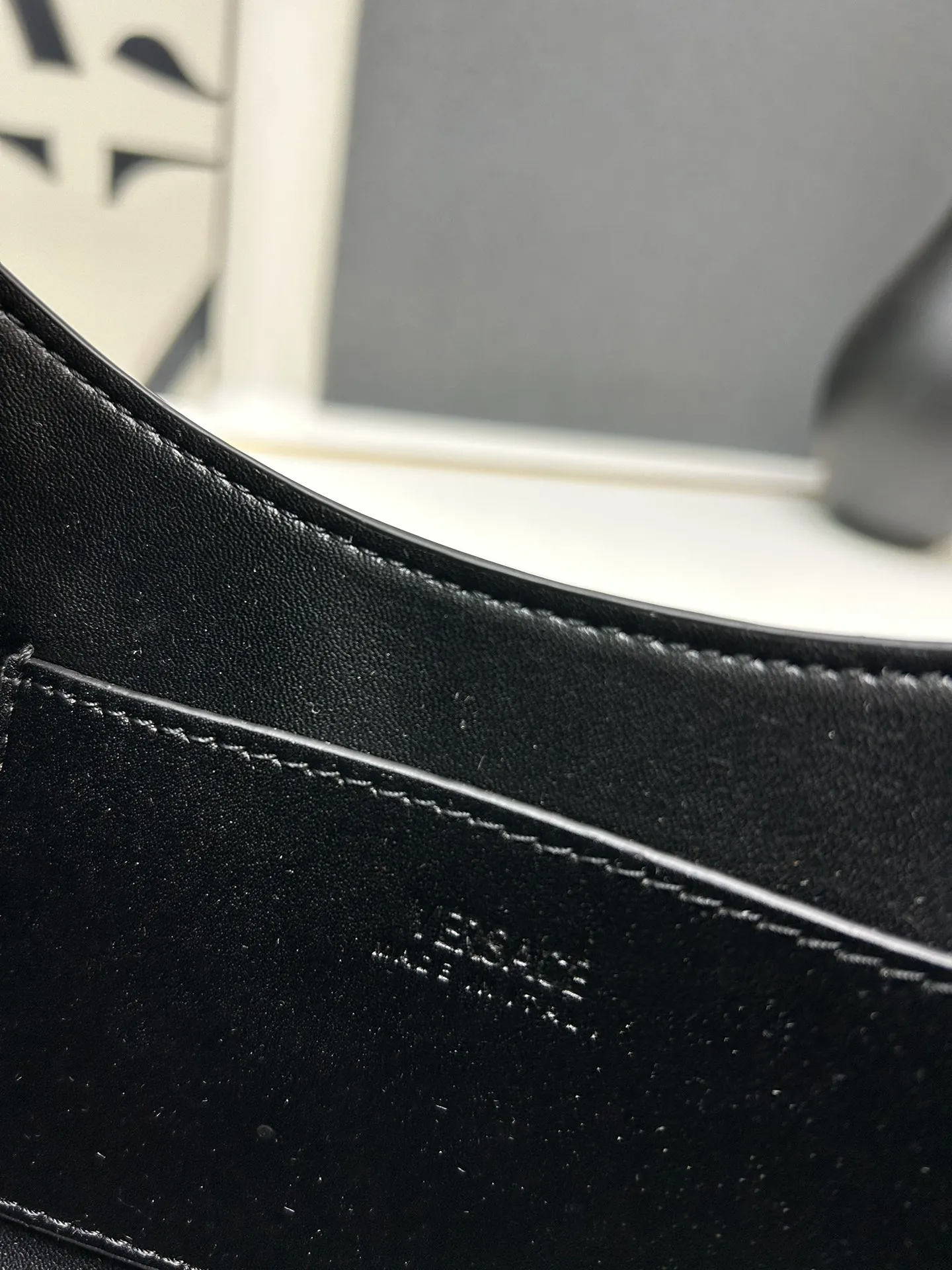 VERSACE 黒 腋下バッグ H03117 新作 - 画像 (10)