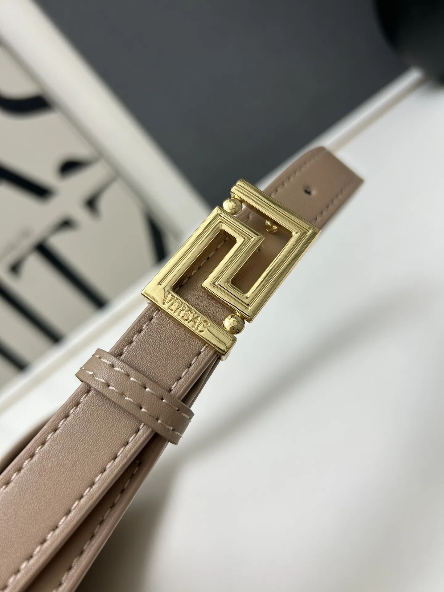 VERSACE 腋下包 ベージュ レザー H03117 - 画像 (7)