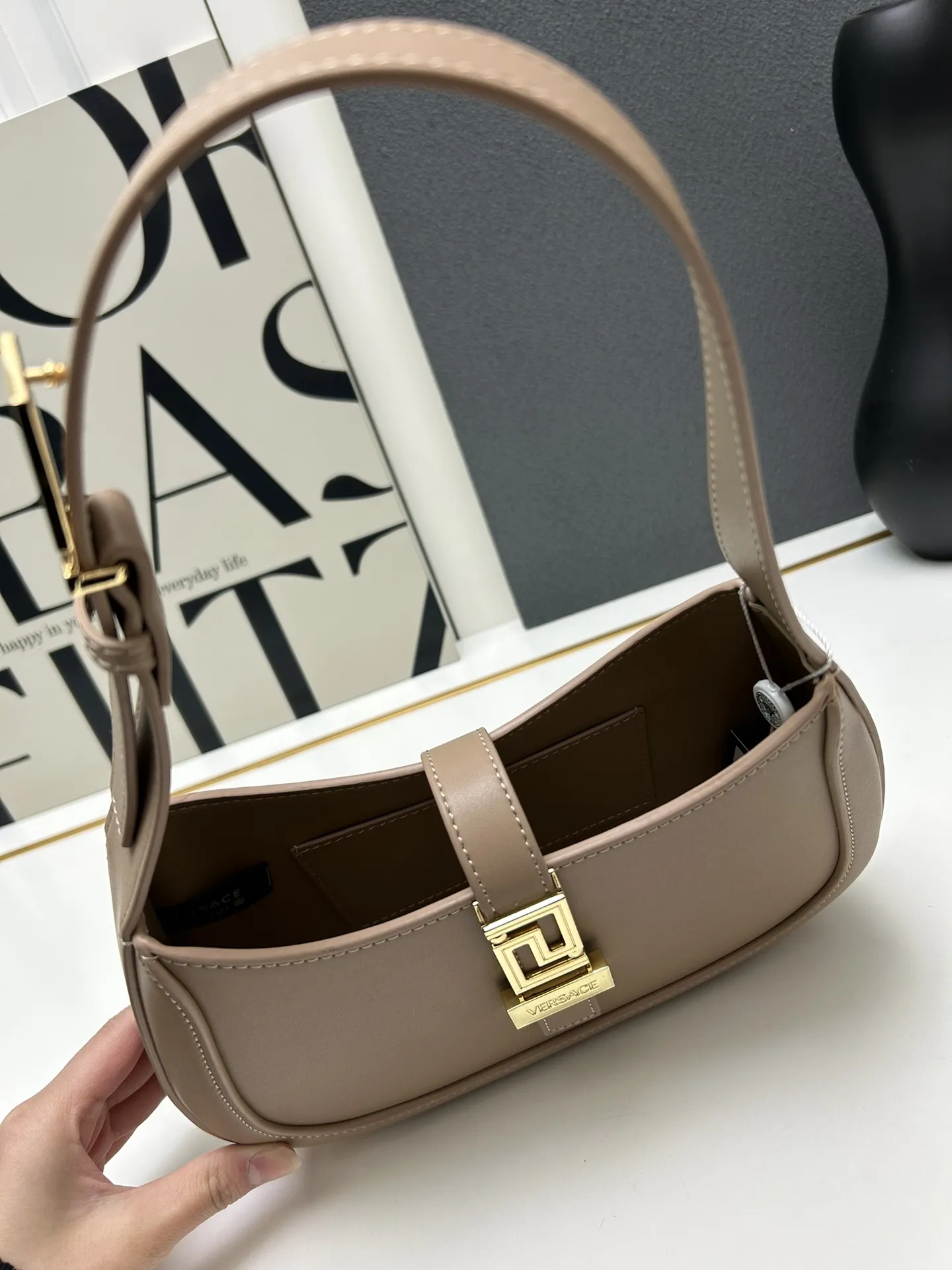VERSACE 腋下包 ベージュ レザー H03117 - 画像 (9)