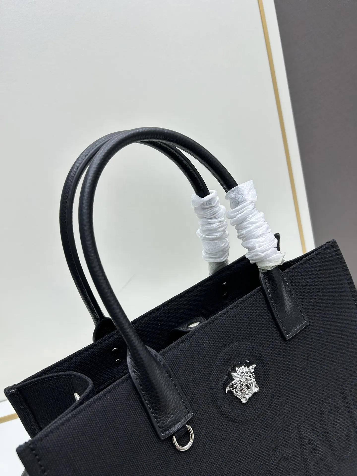 Versace ブラックデニムトートバッグ2023新作 - 画像 (5)