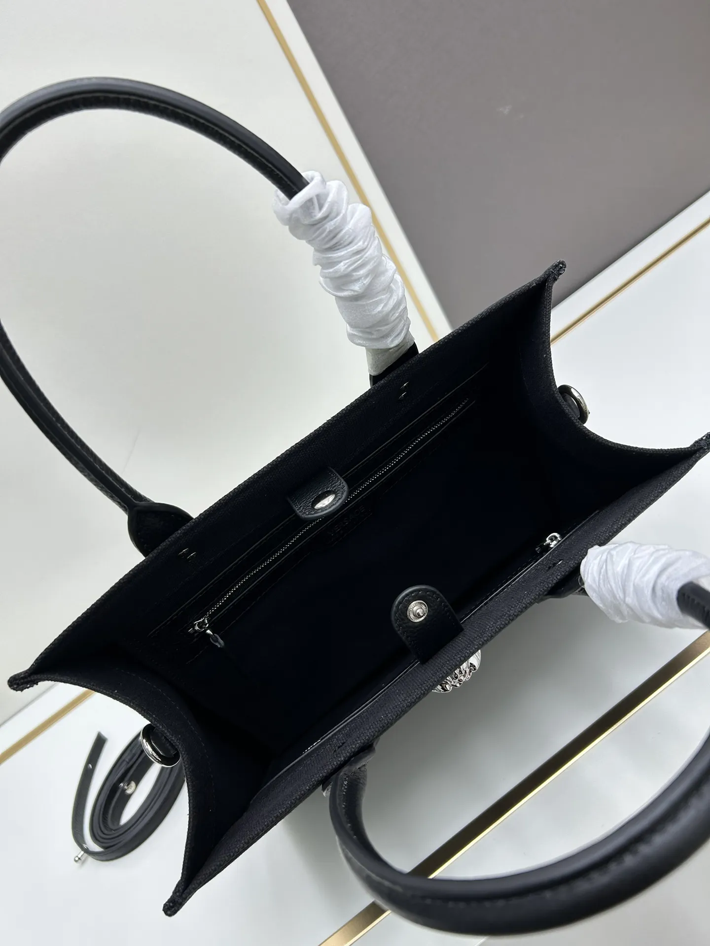 Versace ブラックデニムトートバッグ2023新作 - 画像 (8)