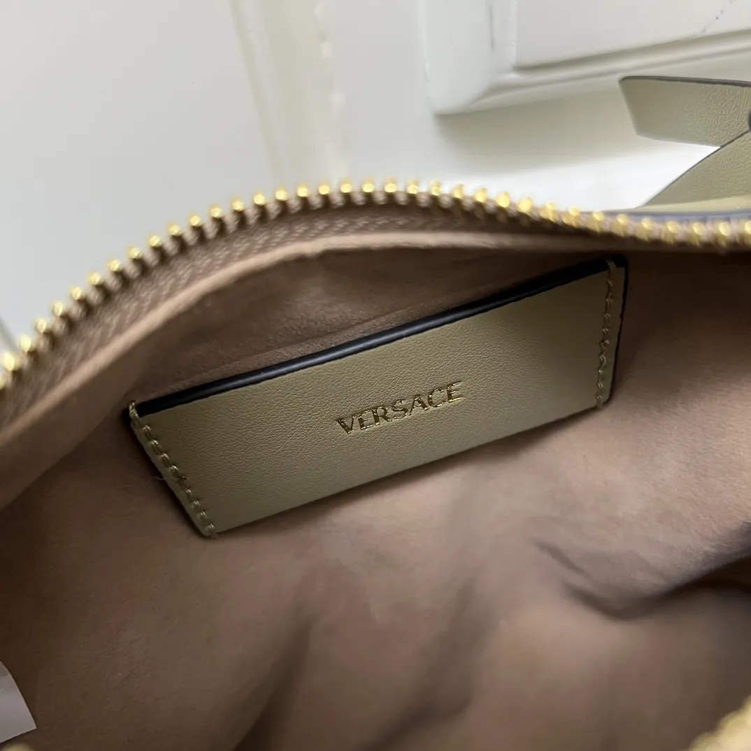 VERSACE オリーブグリーン 新月型バッグ - 画像 (11)