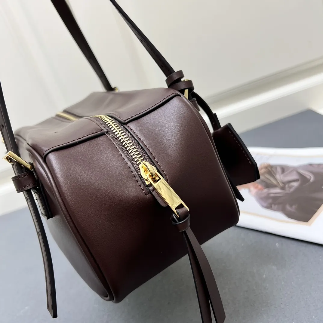 VERSACE 女性腋下バッグ 茶色 新作 - 画像 (5)