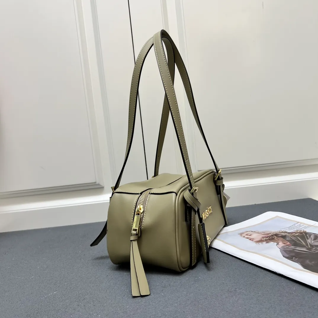 VERSACE オリーブグリーン レディース腋下バッグ - 画像 (4)