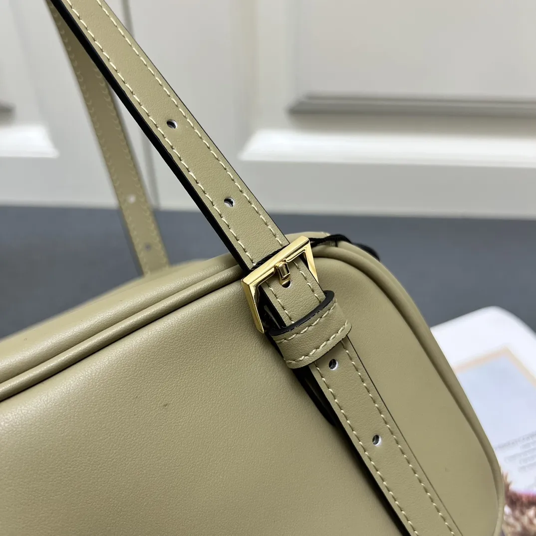 VERSACE オリーブグリーン レディース腋下バッグ - 画像 (7)