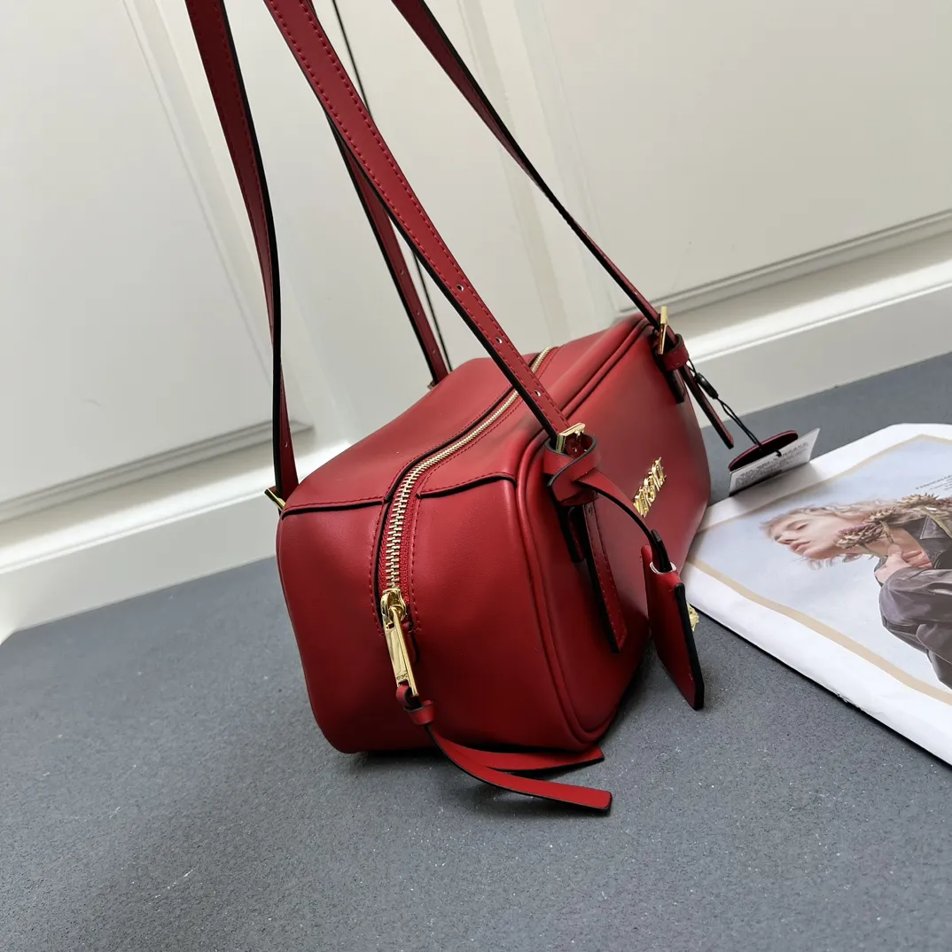 VERSACEレッドレディース腋下バッグ新作H08886 - 画像 (6)