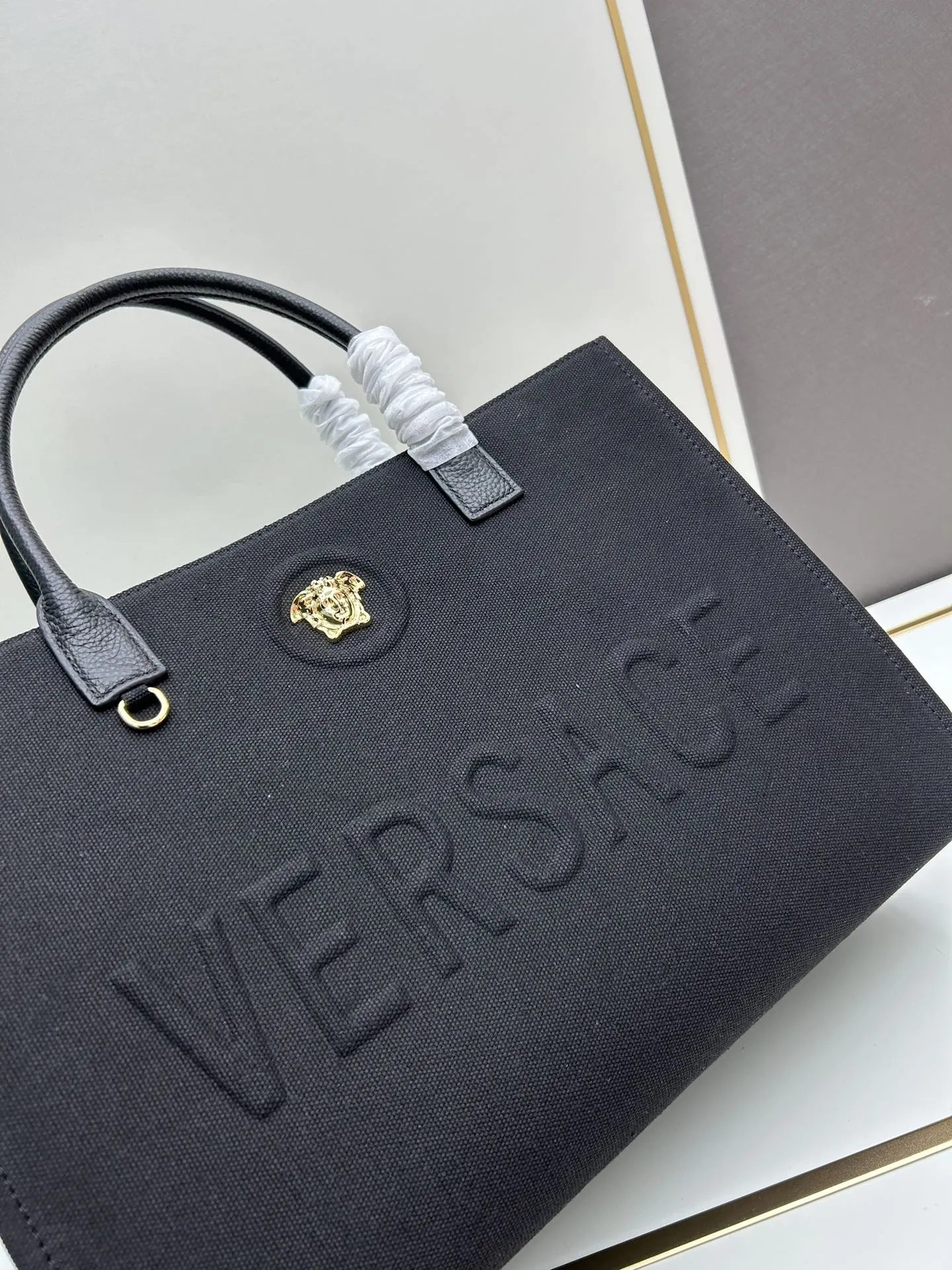 Versace ブラックデニムトートバッグ2023新作 - 画像 (7)