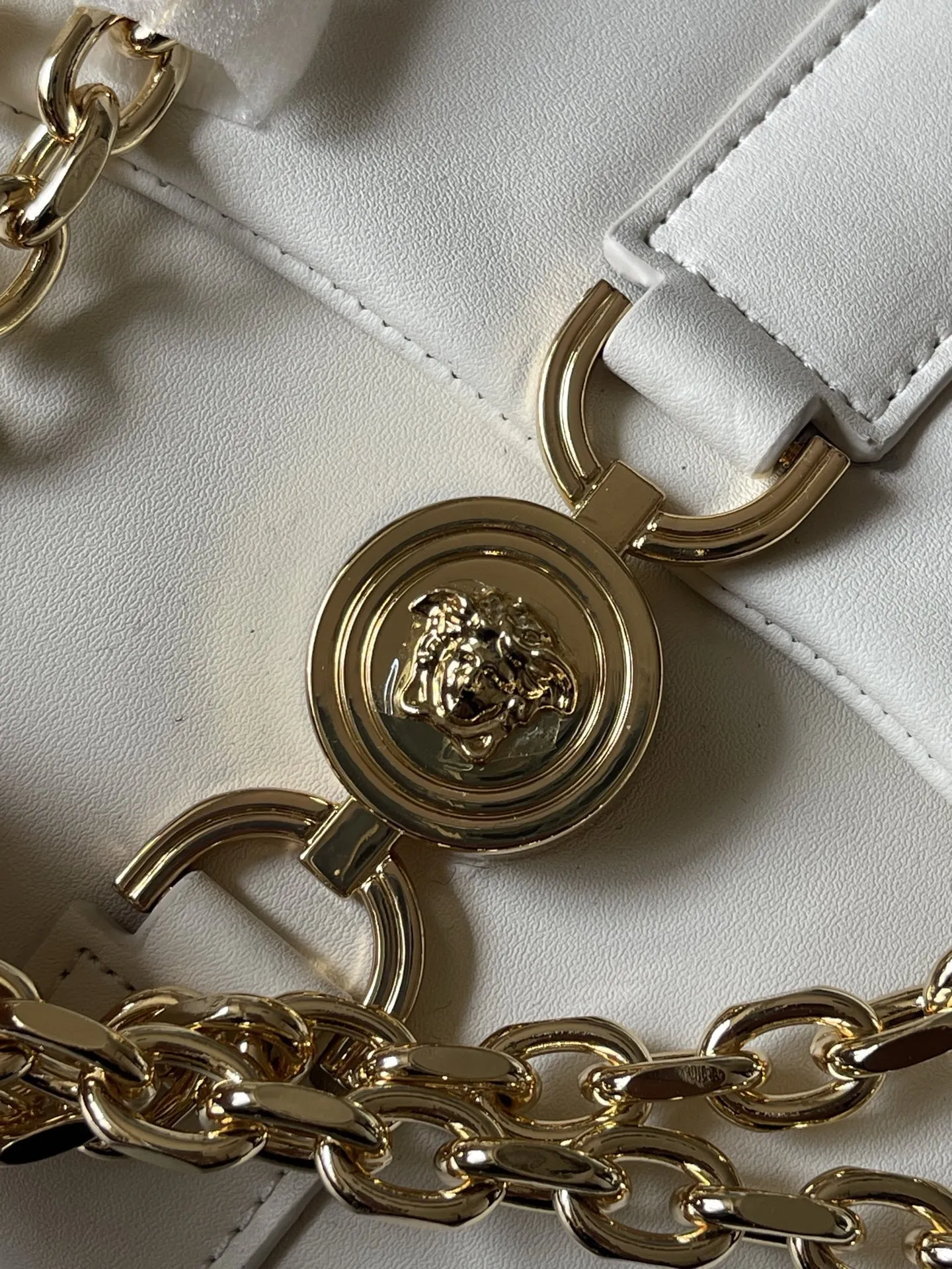 Versace 25秋冬新品ゴールド単間女包大胆プリント - 画像 (5)