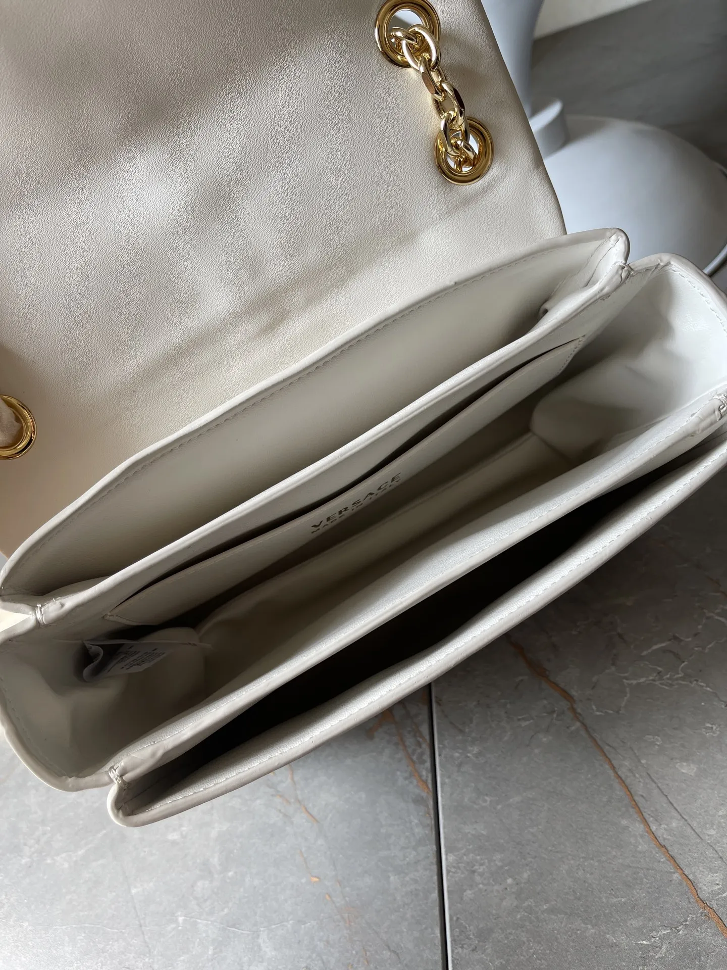 Versace 25秋冬新品ゴールド単間女包大胆プリント - 画像 (9)