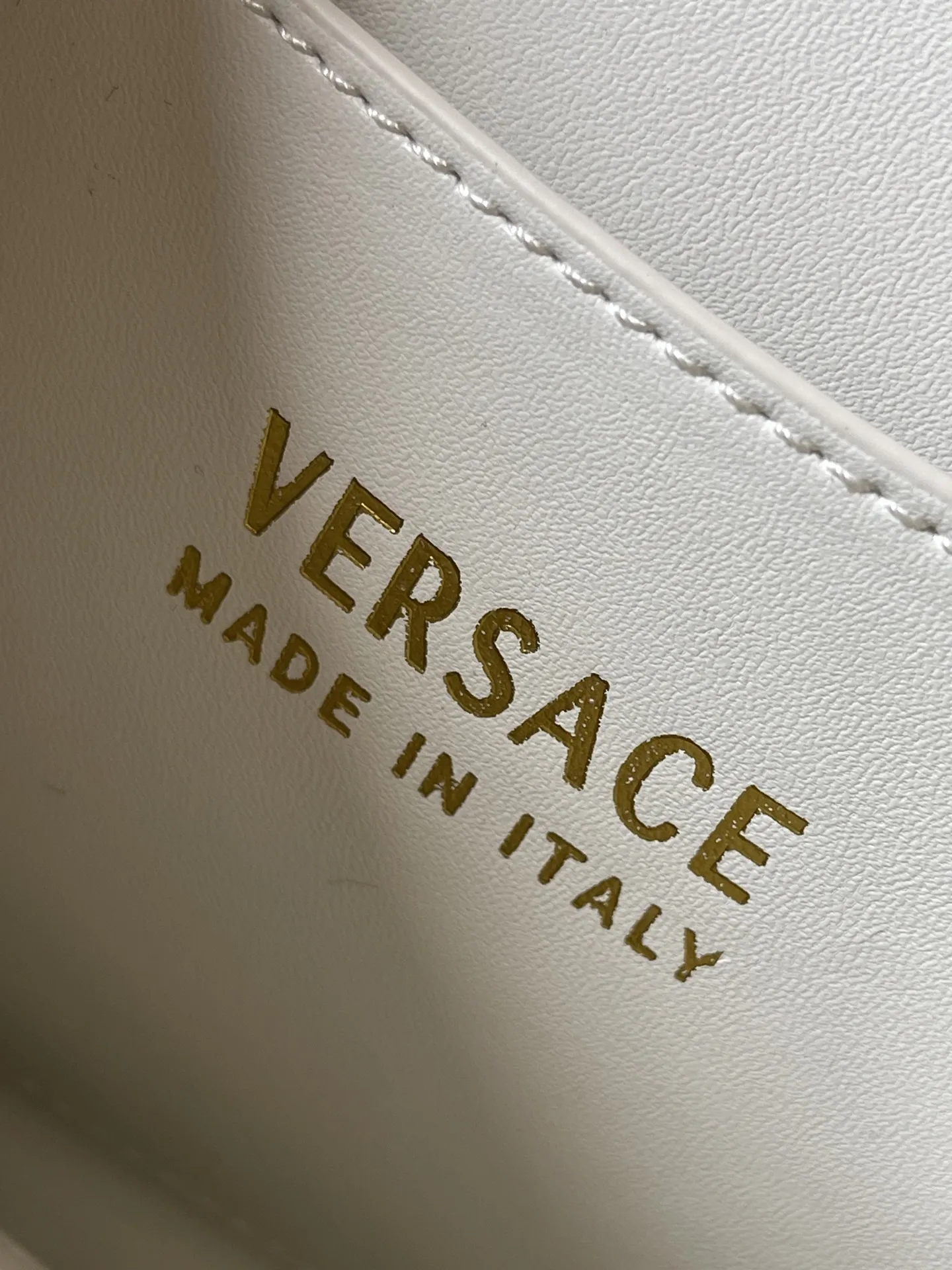 Versace 25秋冬新品ゴールド単間女包大胆プリント - 画像 (10)