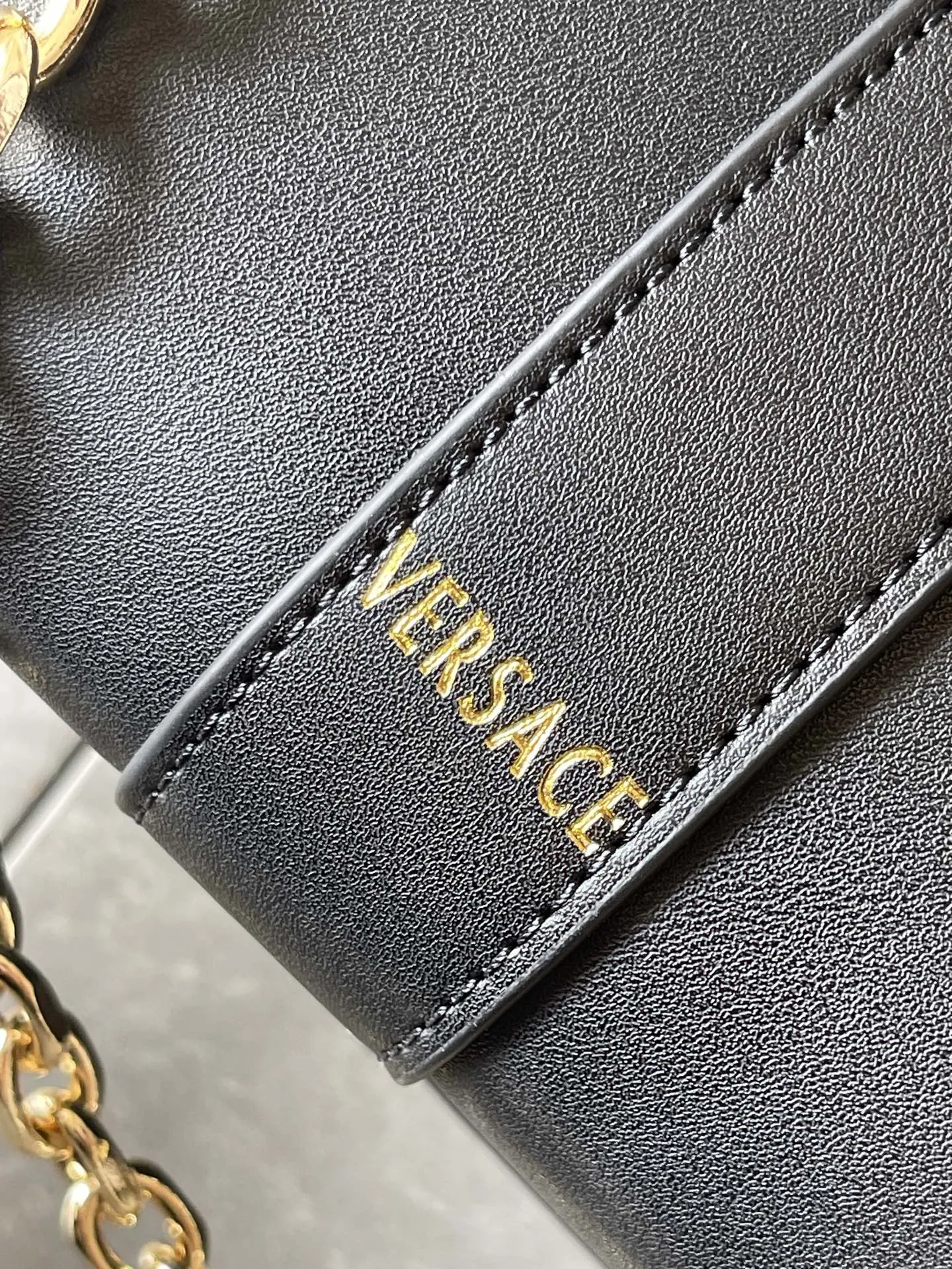 VERSACE 黒 大胆プリント シングルバッグ - 画像 (7)