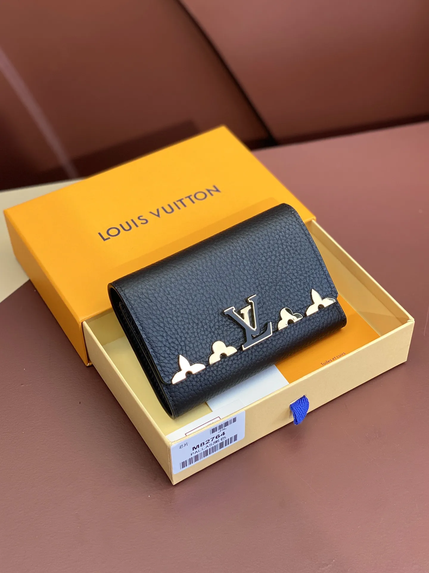 ルイ・ヴィトン カプシーヌ コンパクトウォレット ブラック