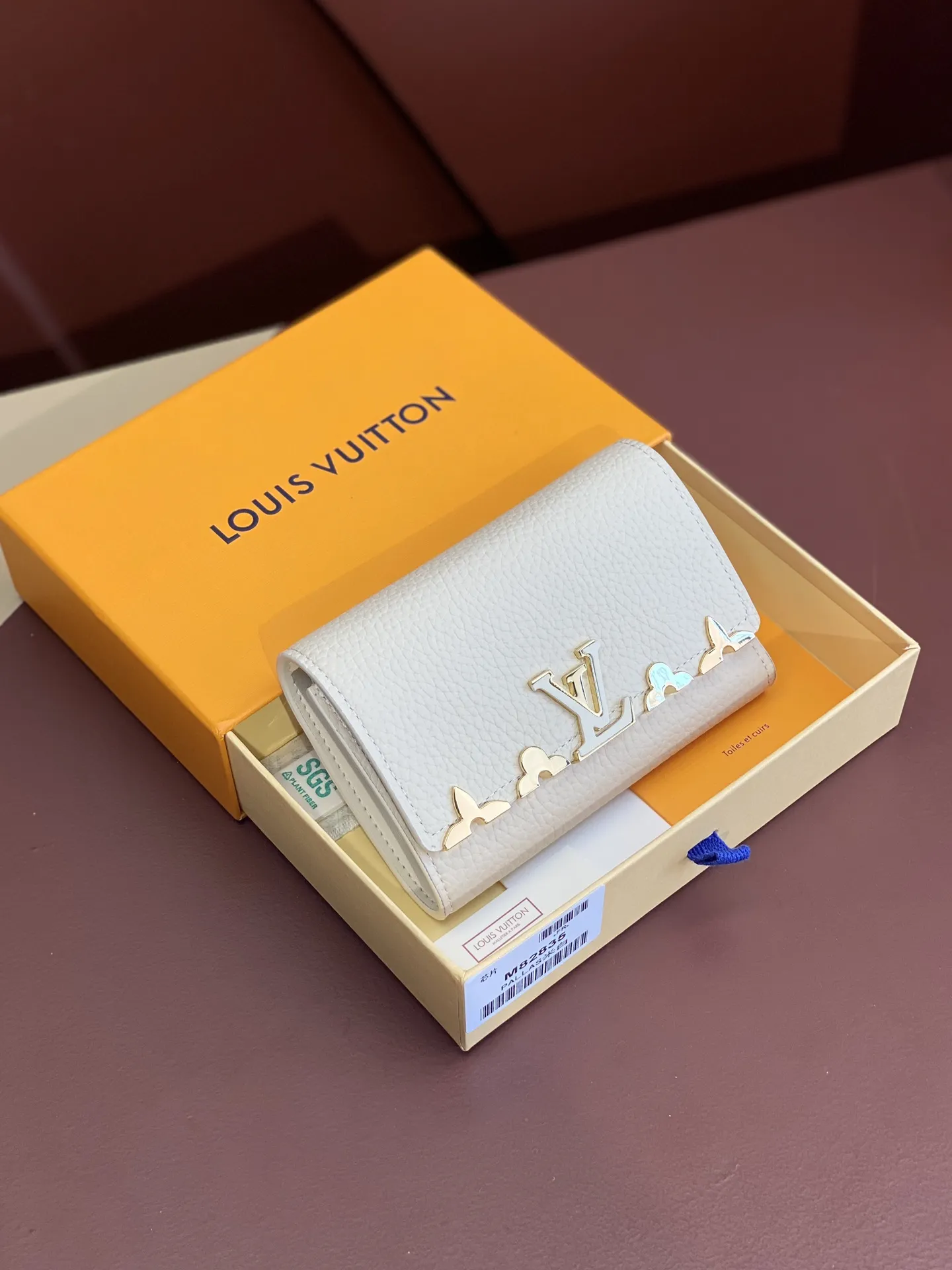 ルイ・ヴィトン カプシーヌ コンパクトウォレット ホワイト