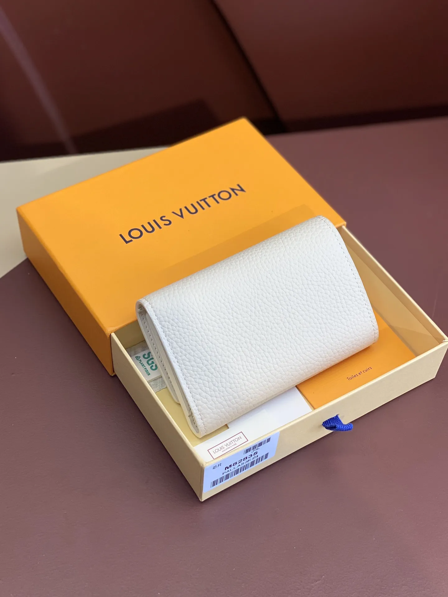 ルイ・ヴィトン カプシーヌ コンパクトウォレット ホワイト - 画像 (3)