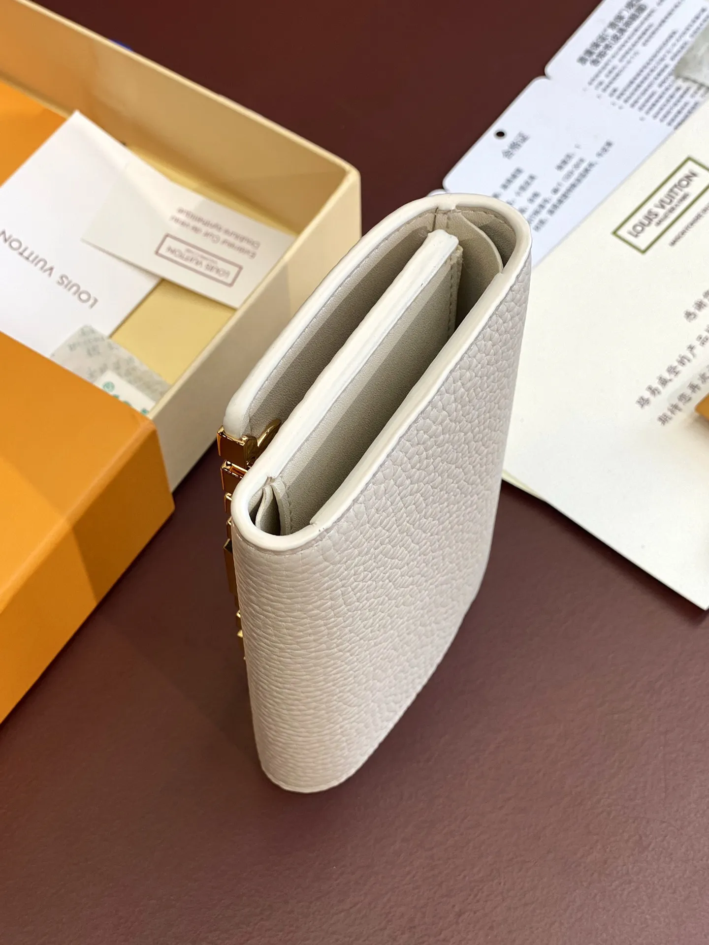 ルイ・ヴィトン カプシーヌ コンパクトウォレット ホワイト - 画像 (12)