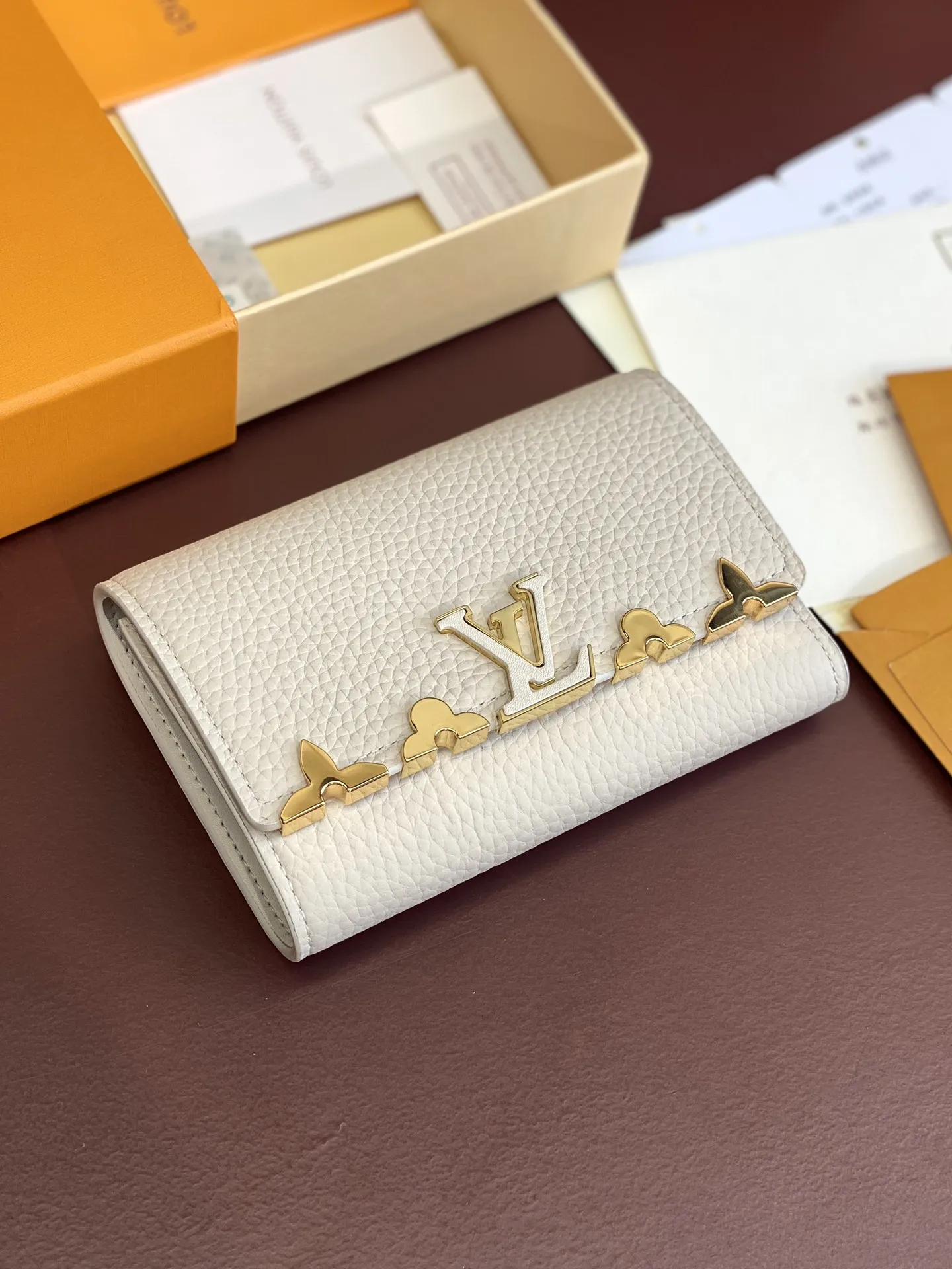 ルイ・ヴィトン カプシーヌ コンパクトウォレット ホワイト - 画像 (4)