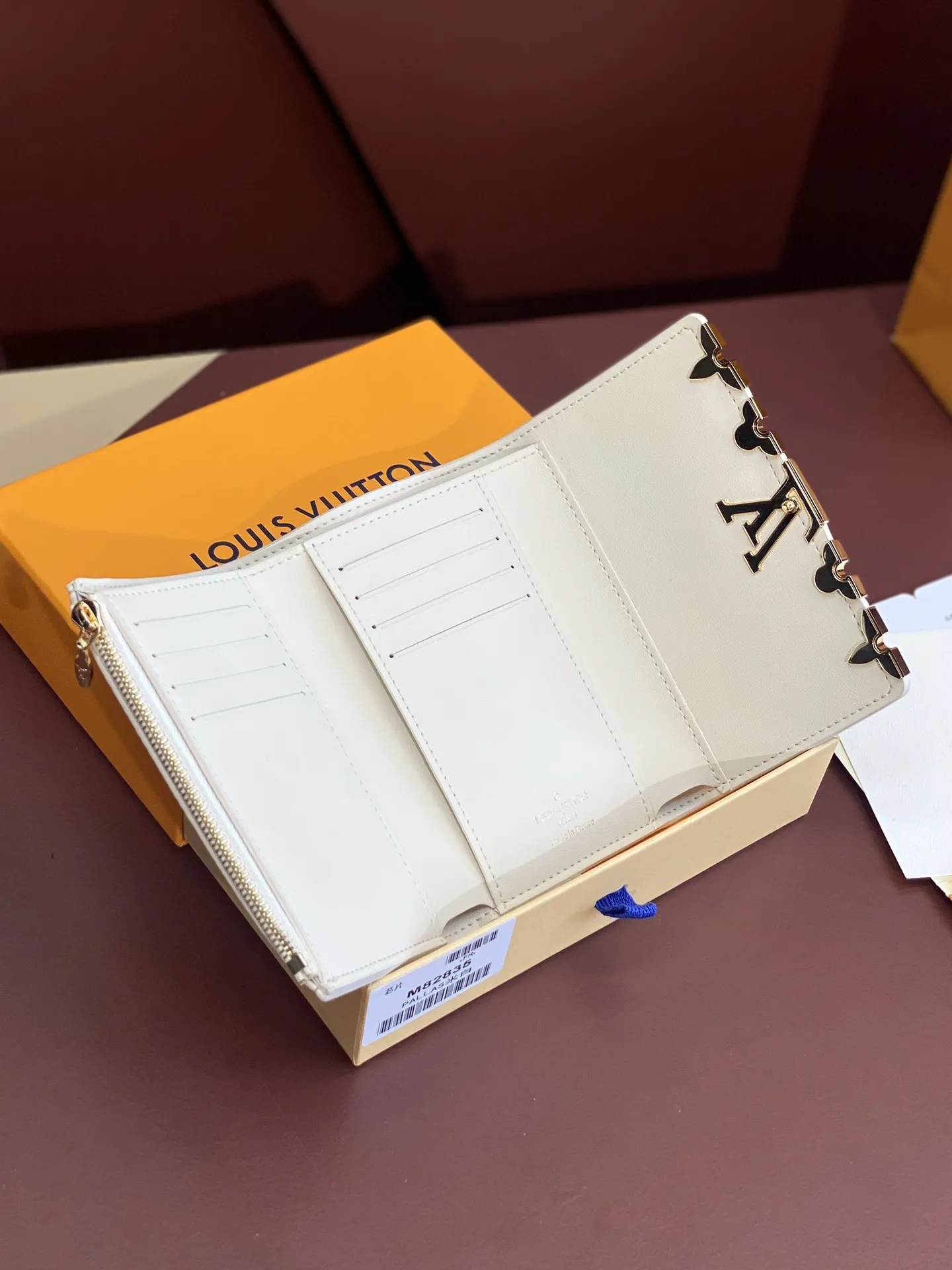 ルイ・ヴィトン カプシーヌ コンパクトウォレット ホワイト - 画像 (5)