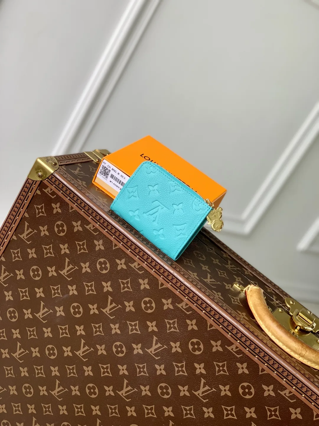 ルイ・モノグラム LVxTM コンパクトウォレット ブルーレザー - 画像 (3)
