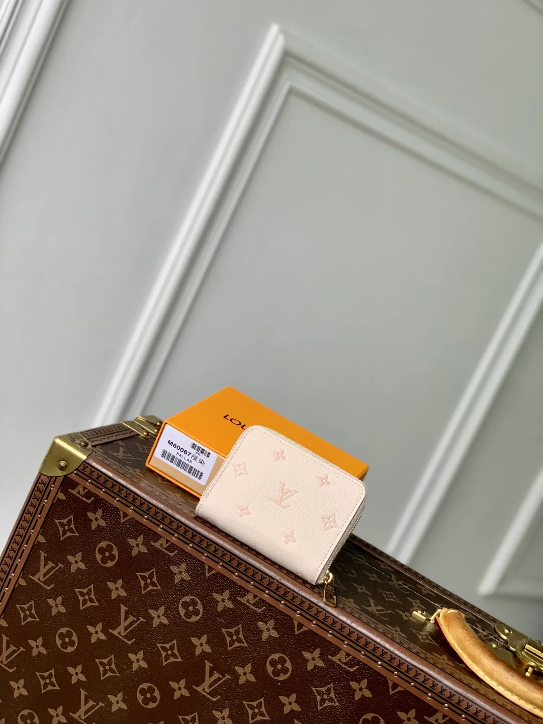 ルイ・ヴィトン ジッピー・コインパース モノグラム・アンプラント