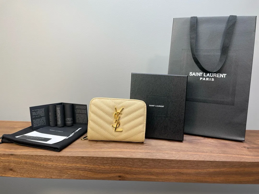 サンローラン カサンドル マトラッセ ウォレット ベージュ