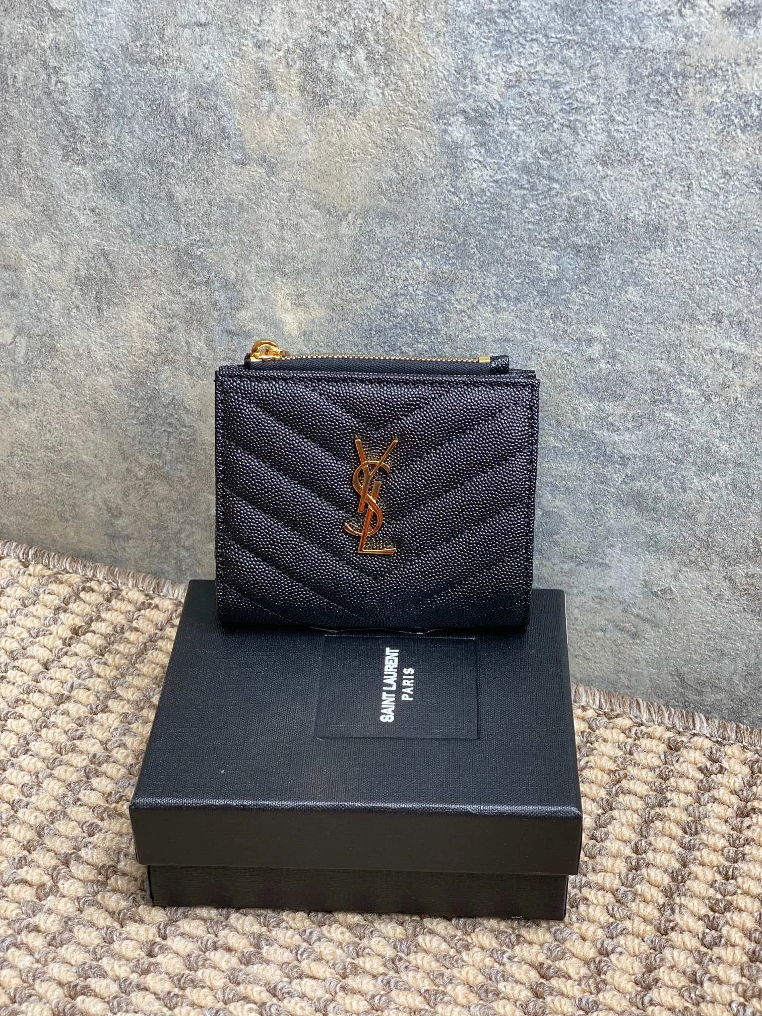 YSL キャビア ジップウォレット ブラックレザー