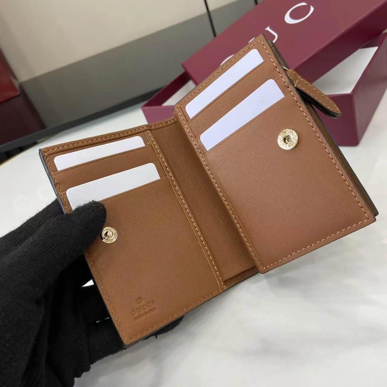 グッチ GGエンブレム スモールウォレット ブラウンレザー - 画像 (8)
