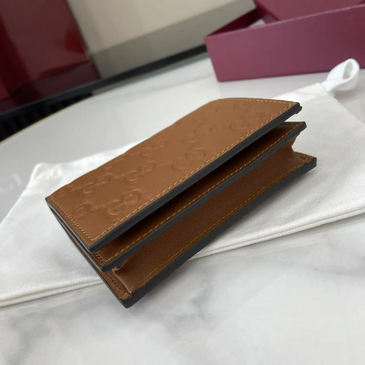 グッチ GGエンブレム スモールウォレット ブラウン エンボス加工 - 画像 (5)