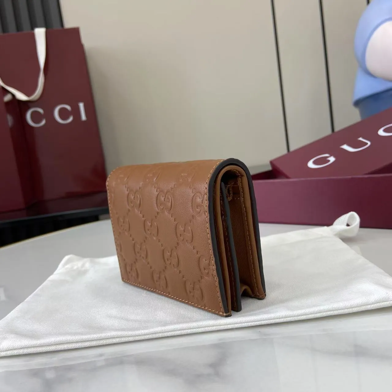 グッチ GGエンブレム スモールウォレット ブラウン エンボス加工 - 画像 (7)