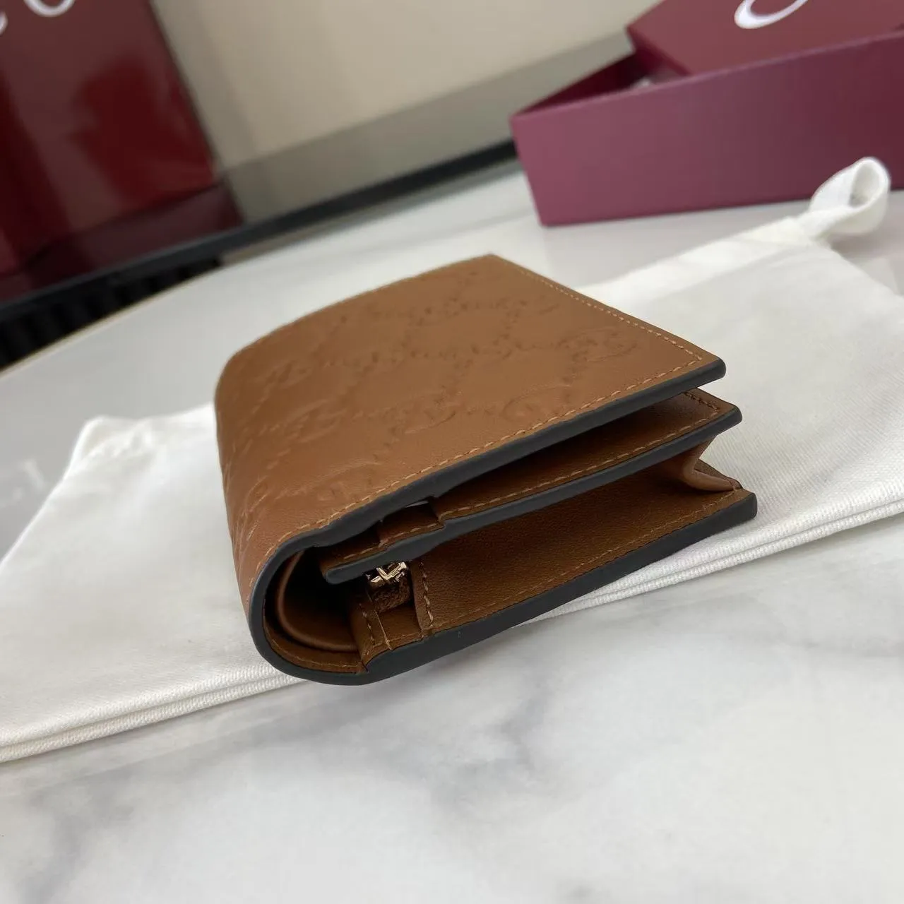 グッチ GGエンブレム スモールウォレット ブラウン エンボス加工 - 画像 (11)