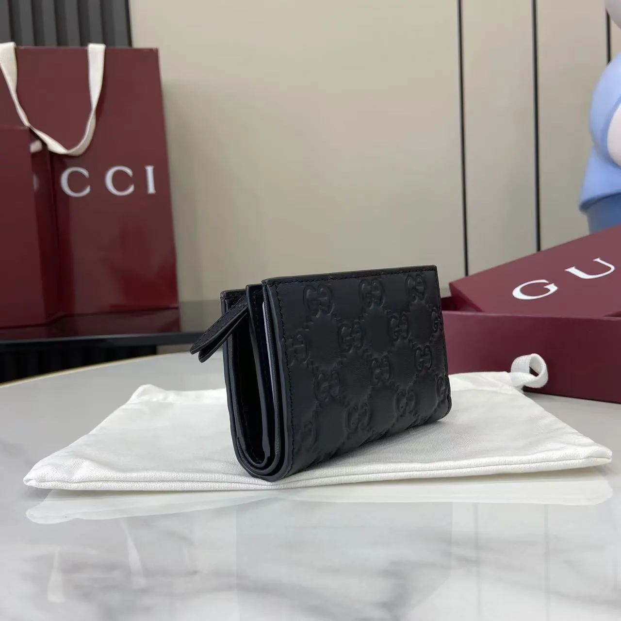 グッチ GGエンブレム スモールウォレット ブラックレザー - 画像 (3)