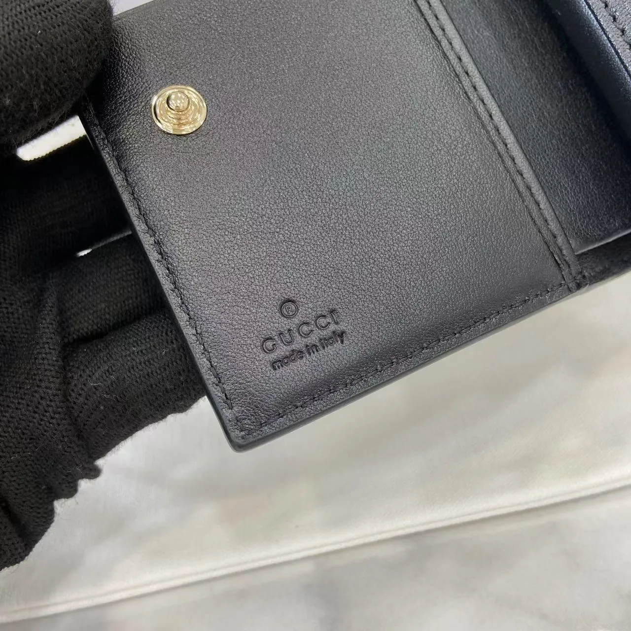 グッチ GGエンブレム スモールウォレット ブラックレザー - 画像 (12)