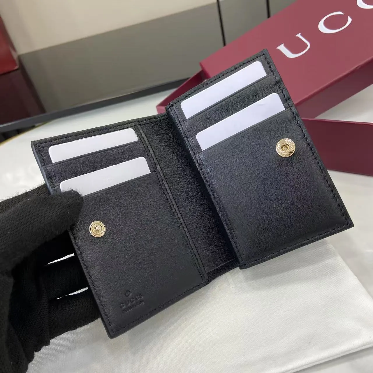 グッチ GGエンブレム スモールウォレット ブラックレザー - 画像 (8)