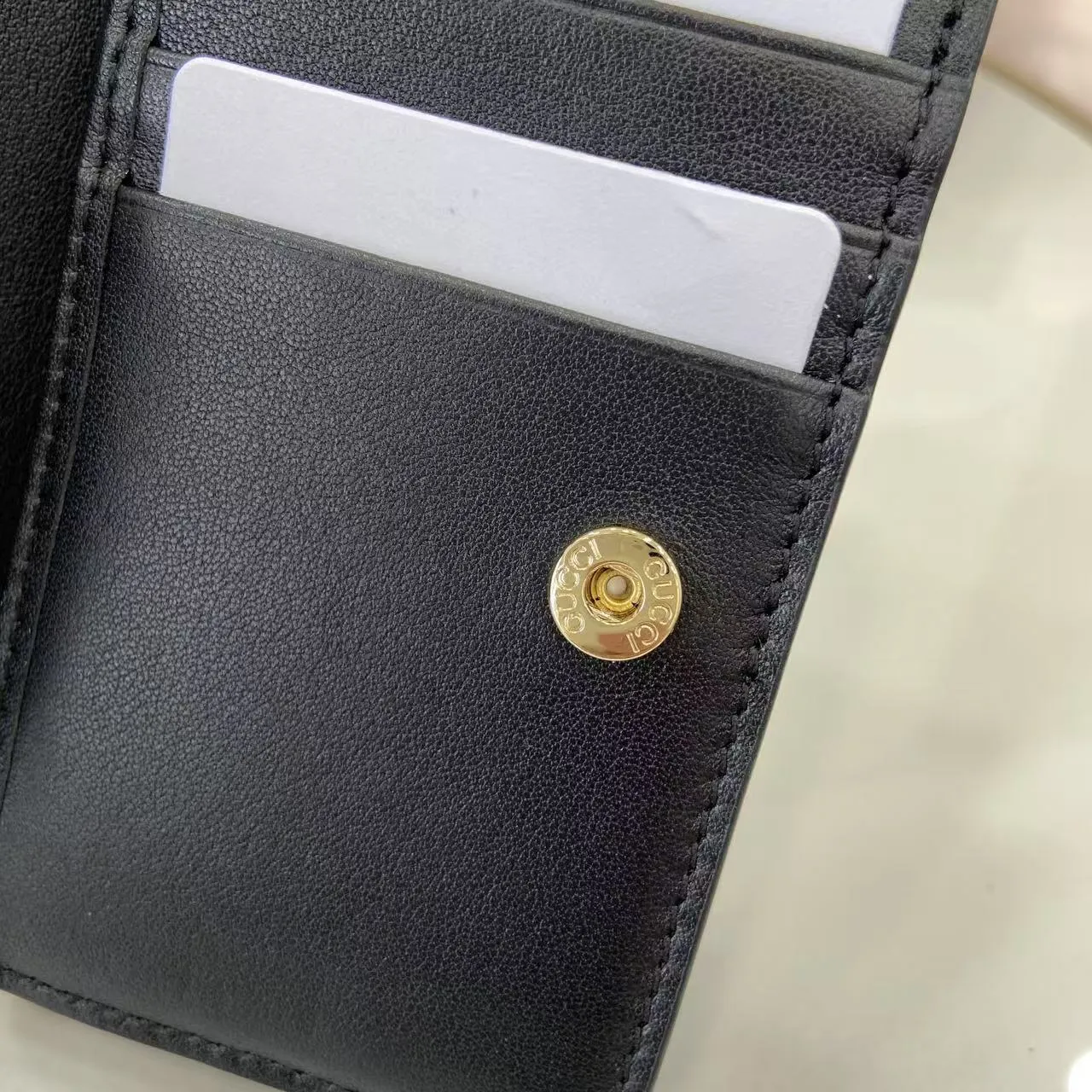 グッチ GGエンブレム スモールウォレット ブラックレザー - 画像 (9)