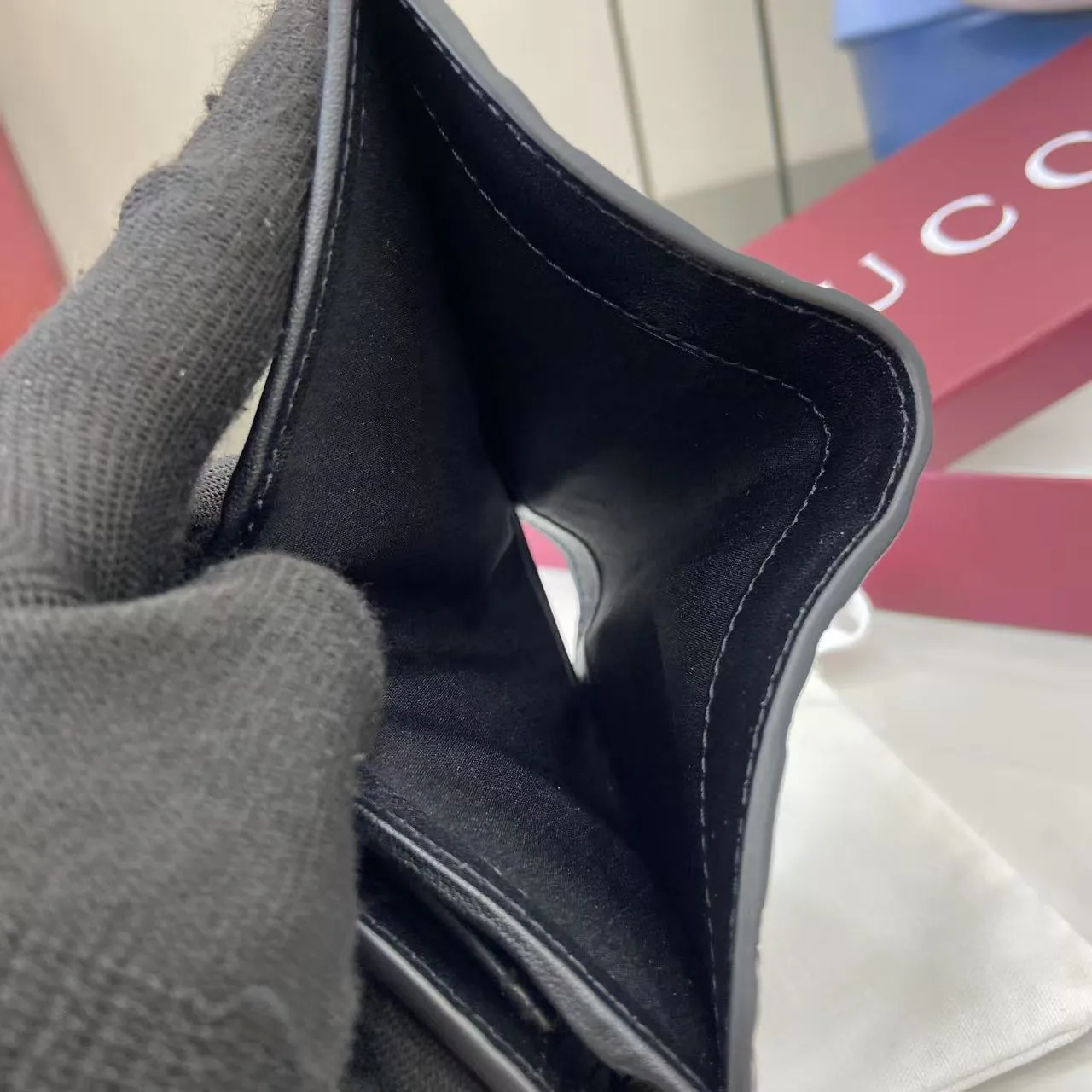 グッチ GGエンブレム スモールウォレット ブラックレザー - 画像 (10)