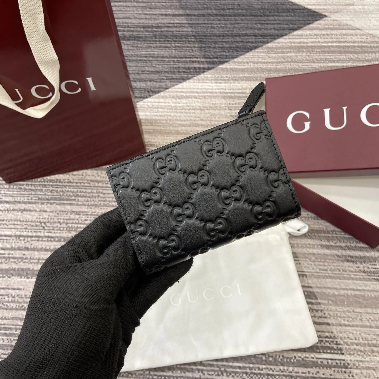 グッチ GGエンブレム スモールウォレット ブラックレザー - 画像 (3)