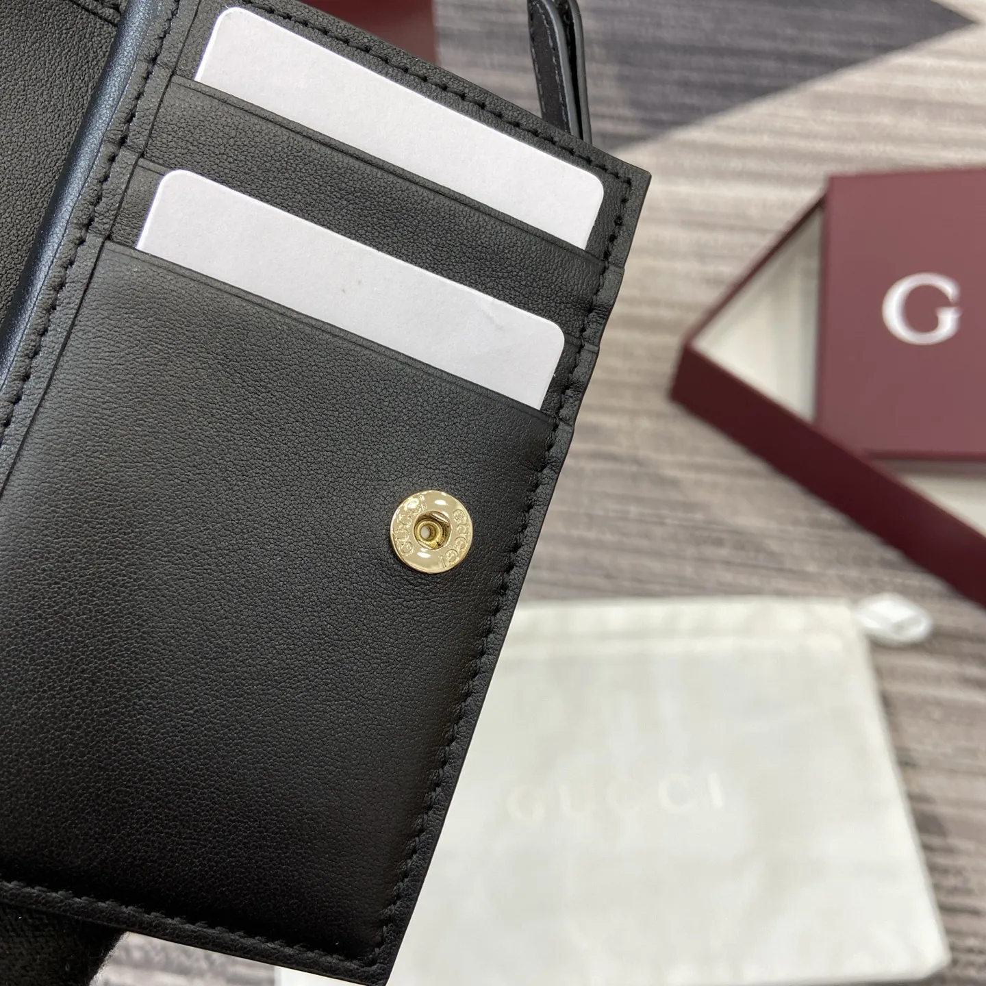 グッチ GGエンブレム スモールウォレット ブラックレザー - 画像 (12)