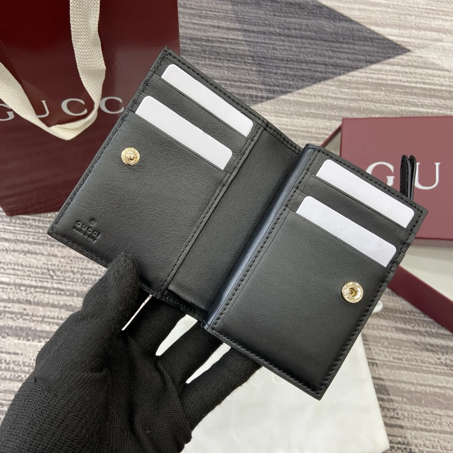 グッチ GGエンブレム スモールウォレット ブラックレザー - 画像 (9)