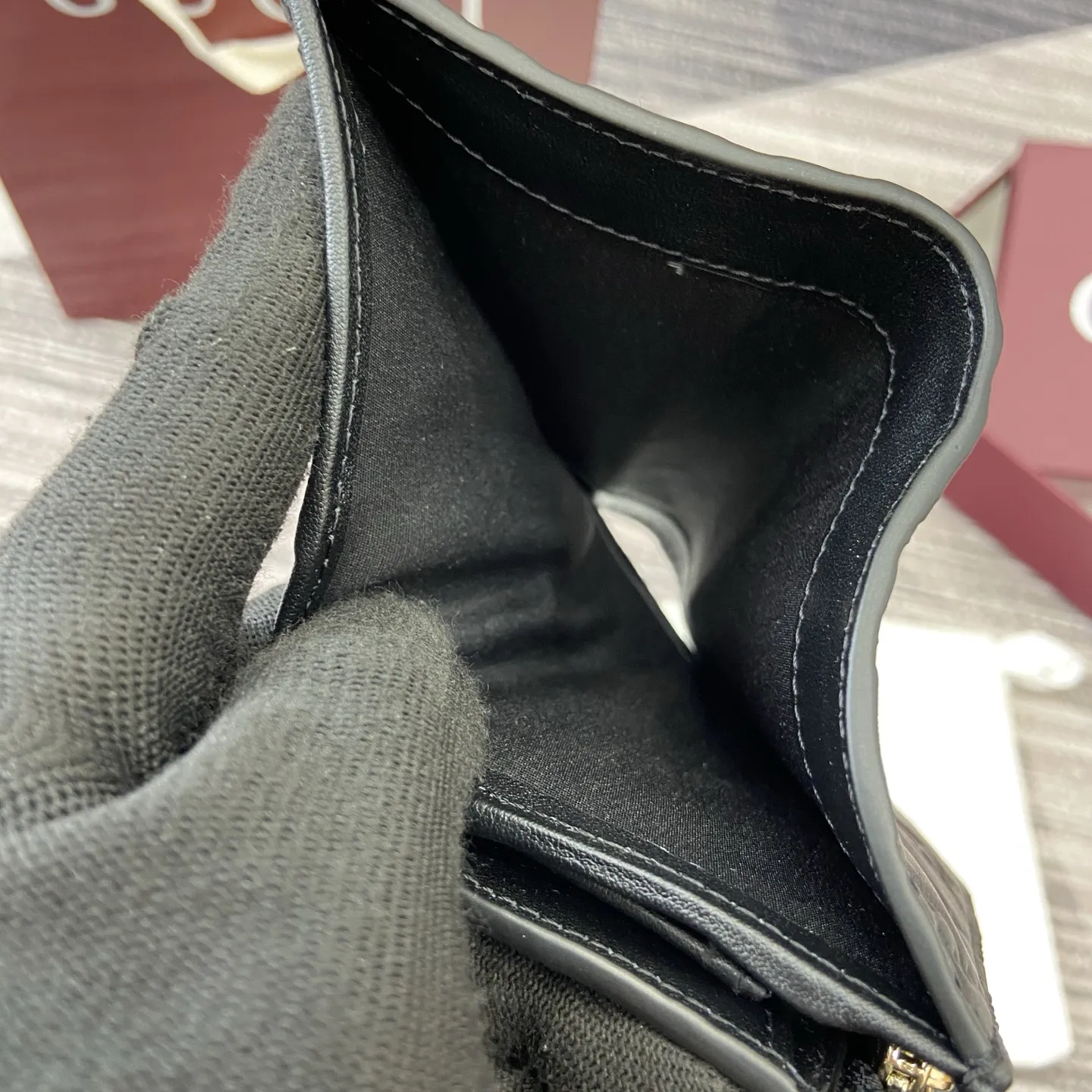 グッチ GGエンブレム スモールウォレット ブラックレザー - 画像 (10)