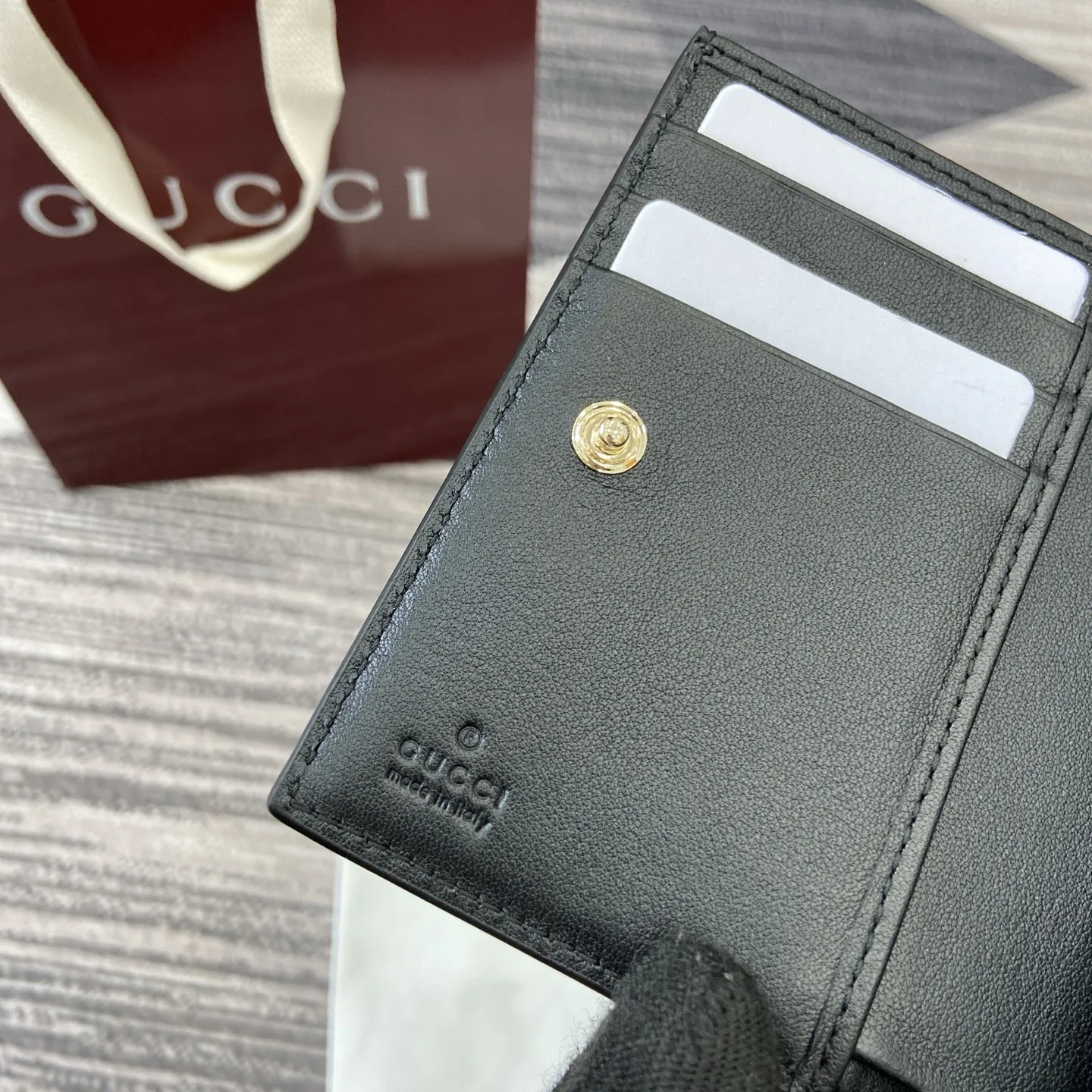 グッチ GGエンブレム スモールウォレット ブラックレザー - 画像 (11)