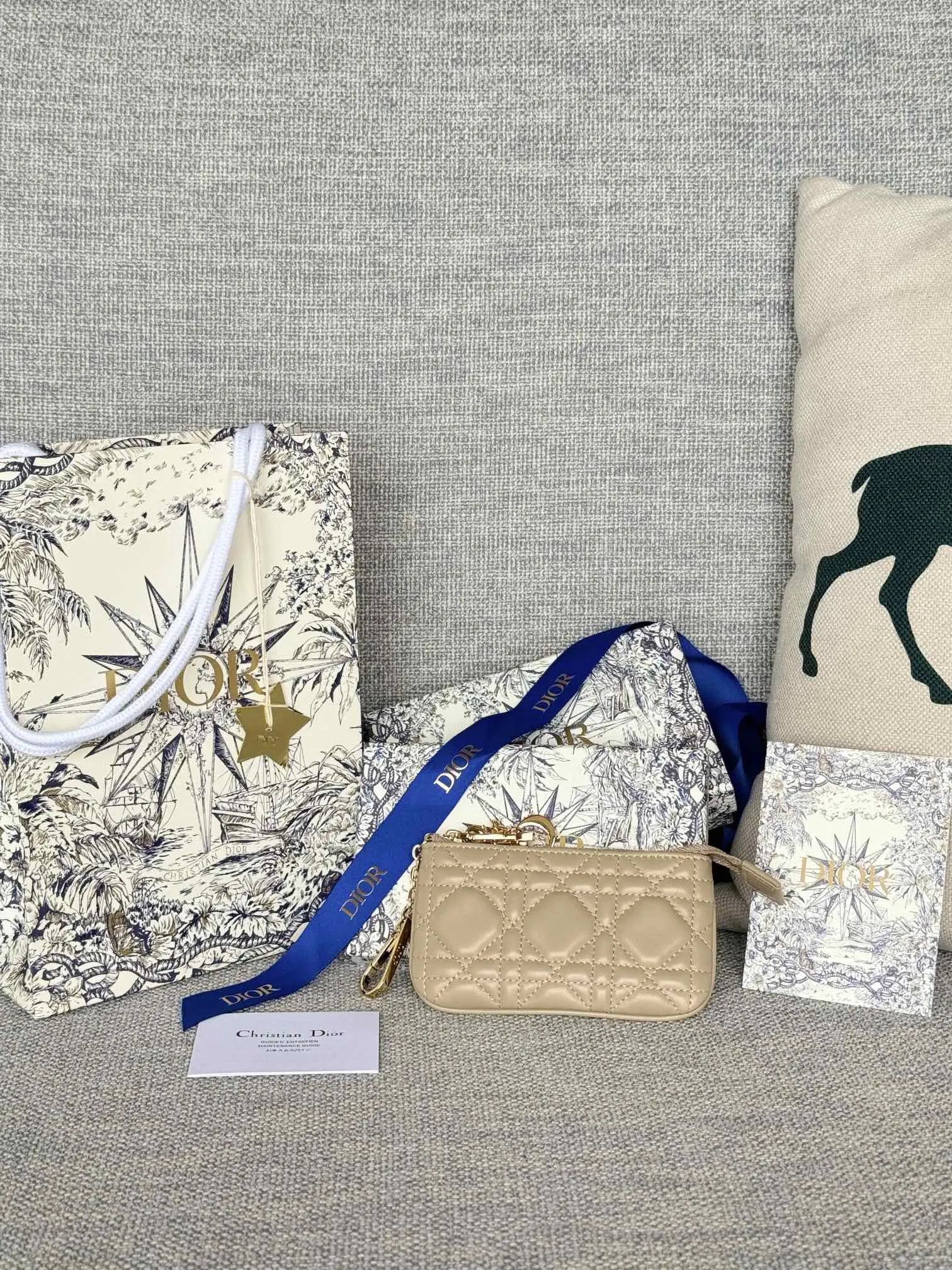 ディオール カロ カードホルダー 30 モンテーニュ グリシーヌ